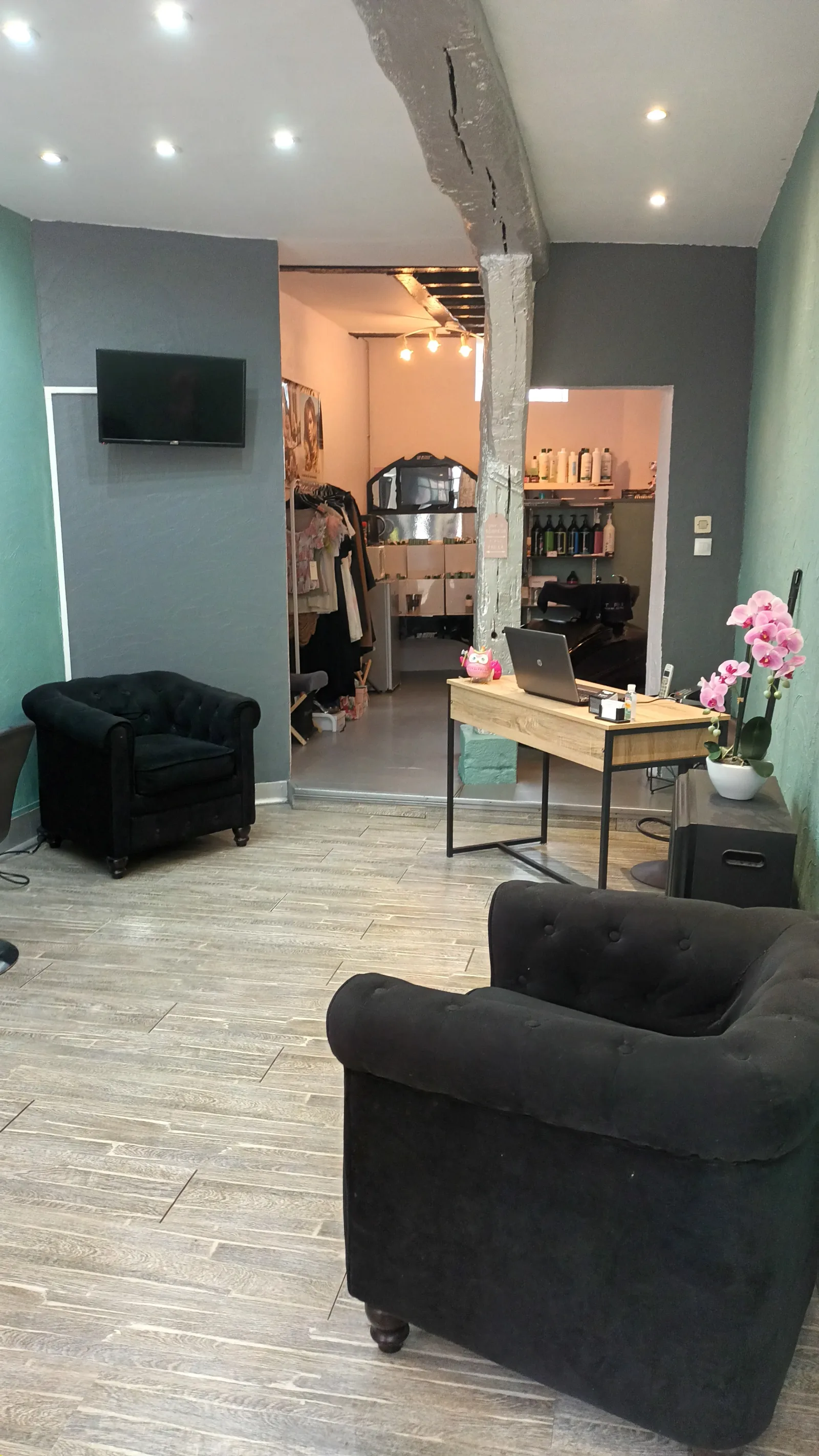 JUST POUR ELLE - Coiffure Louviers - JUST POUR ELLE - Photo Galerie - OneBooking