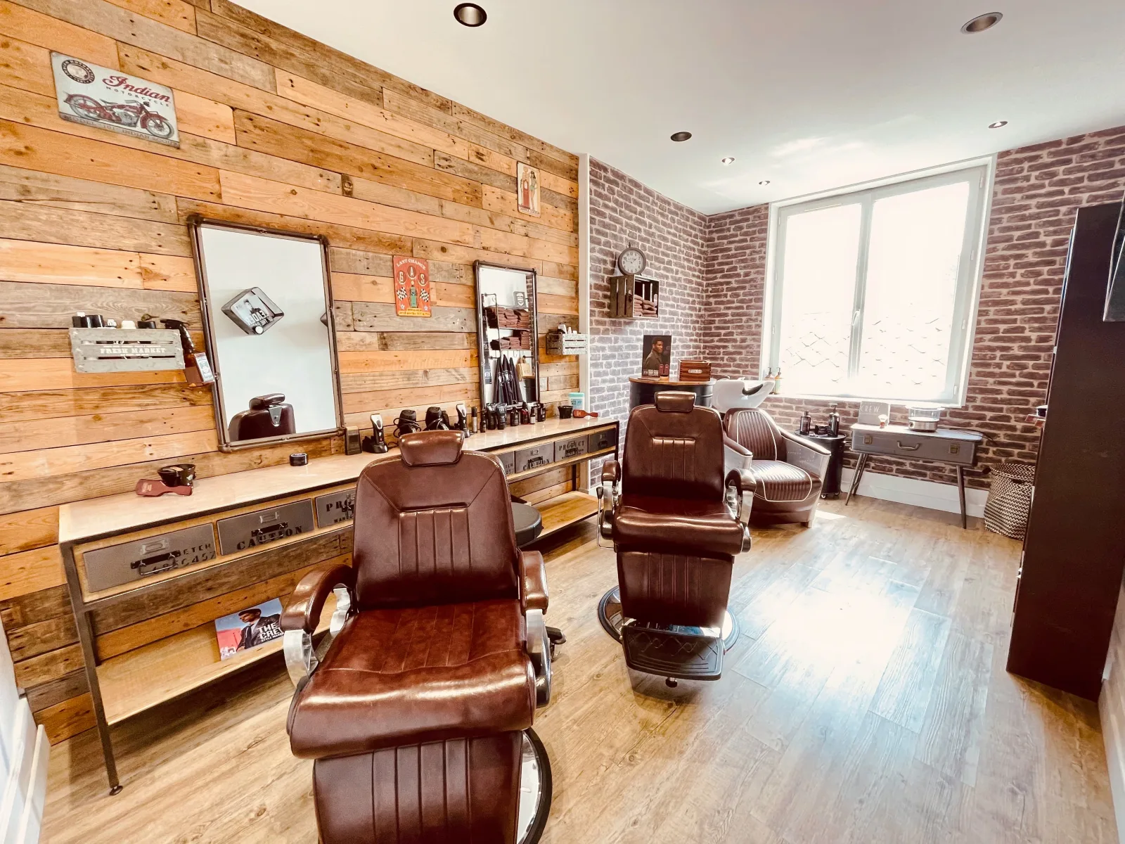 Histoire de Coupe by PEOPLE - Coiffure Le Neubourg - Histoire de Coupe by PEOPLE - Photo Galerie - OneBooking