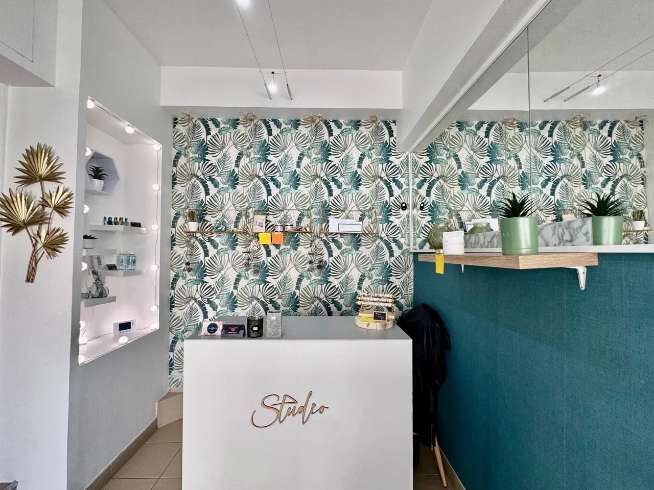 Studio Strass & Co - Manucure / Maquillage Permanent - Onglerie Gisors - Studio Strass & Co - Manucure / Maquillage Permanent - Photo Galerie - OneBooking