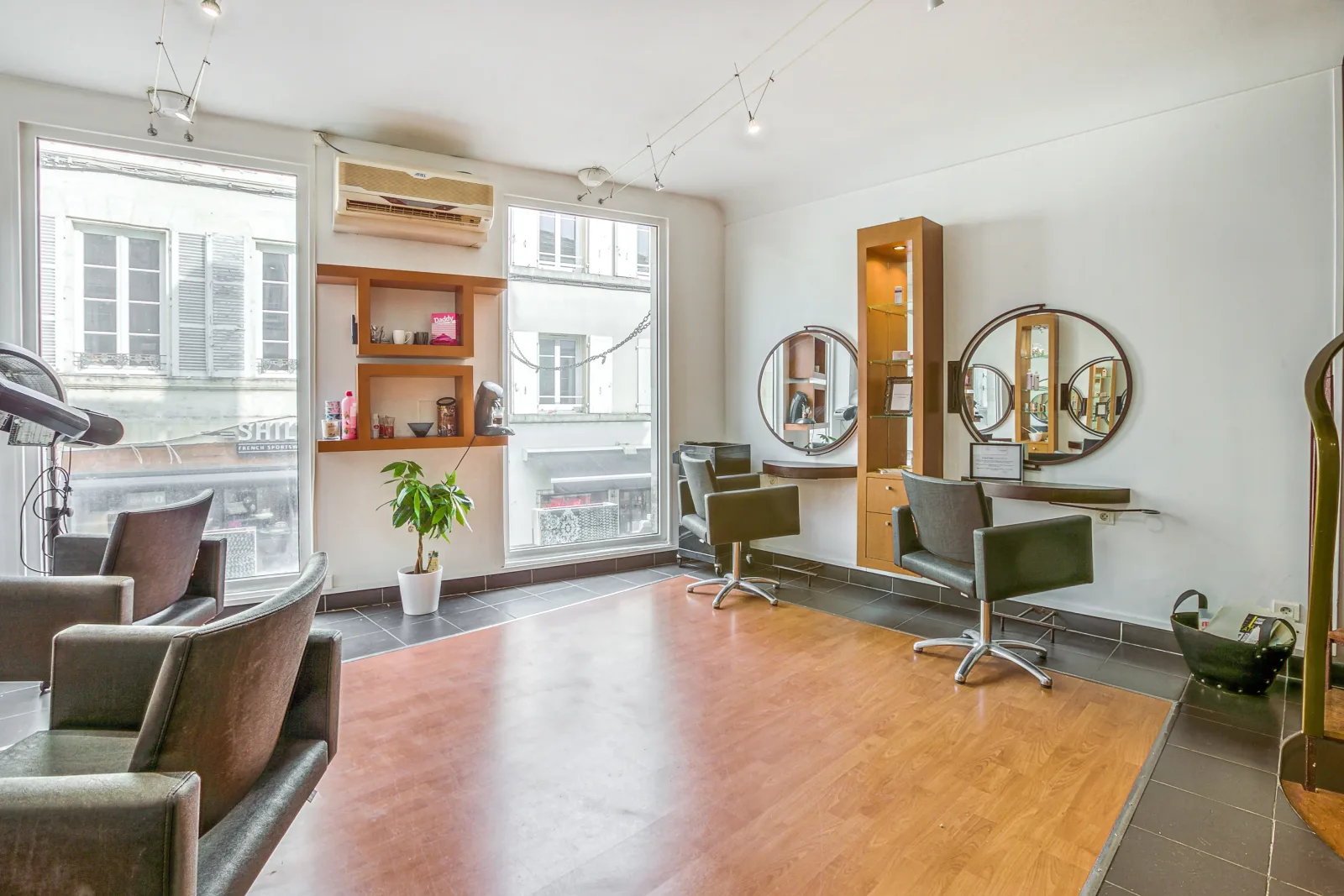 Aveda Coiffeur - Coiffure Cognac - Aveda Coiffeur - Photo Galerie - OneBooking