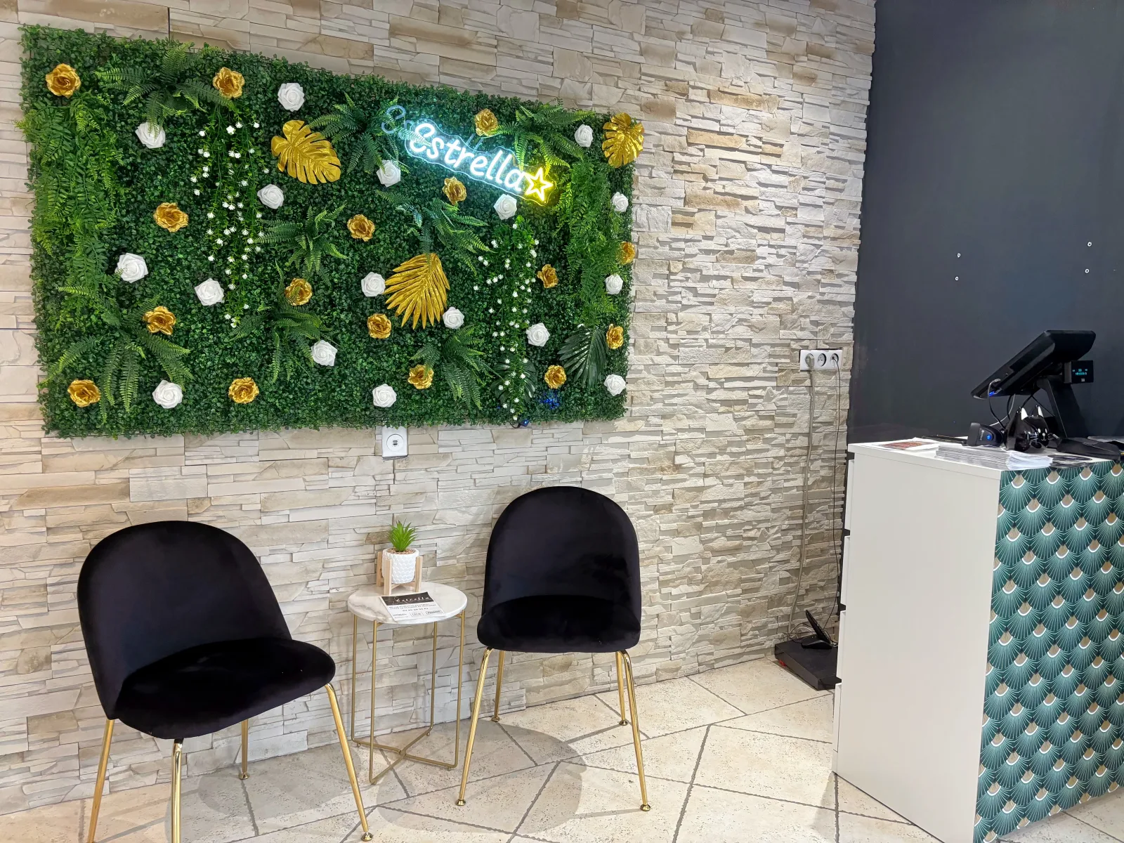 Estrella Coiffure & Beauté - Coiffure La Chapelle-de-Guinchay - Estrella Coiffure & Beauté - Photo Galerie - OneBooking
