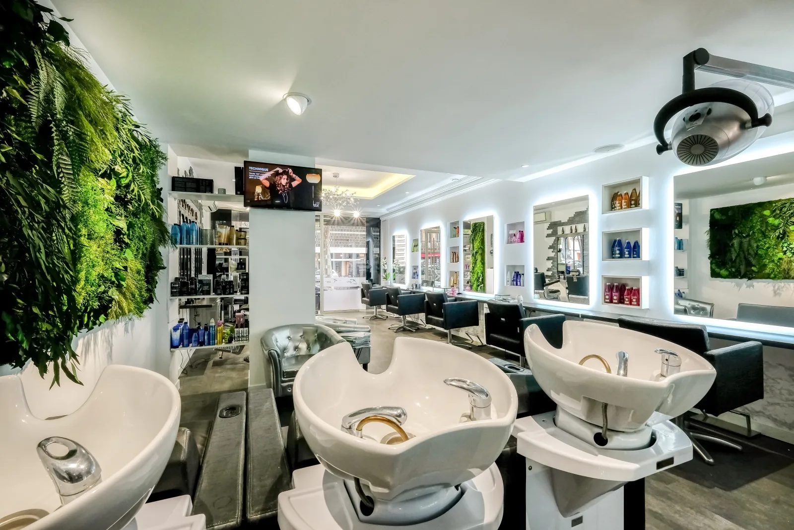 Raphaël Perrier by Marion Dauch - Coiffure Toulouse - Raphaël Perrier by Marion Dauch - Photo Galerie - OneBooking