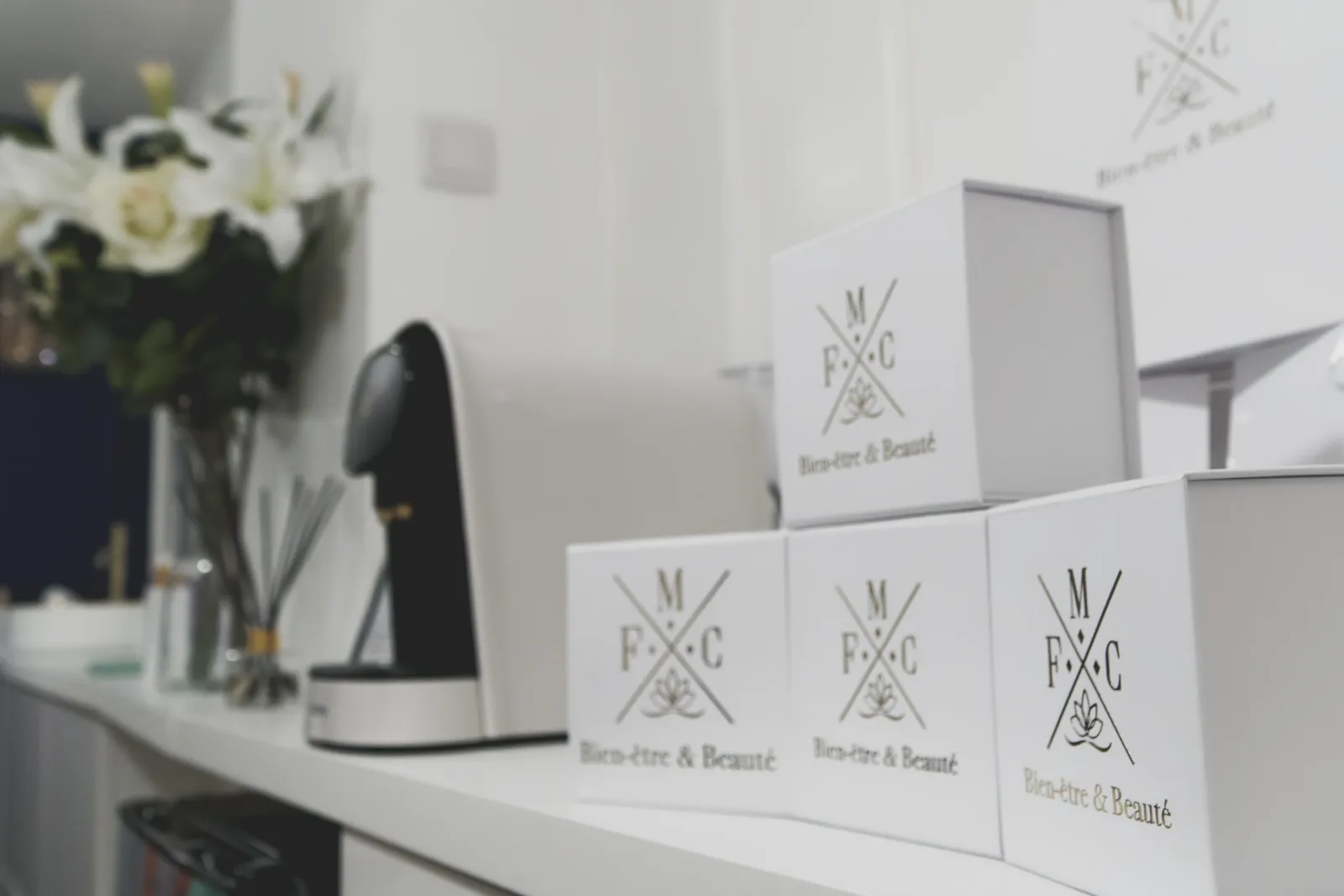 #Mademoiz'elle by FMC Concept (Esthétique, Massage et Ongles) - Institut de beauté La Crau - #Mademoiz'elle by FMC Concept (Esthétique, Massage et Ongles) - Photo Galerie - OneBooking