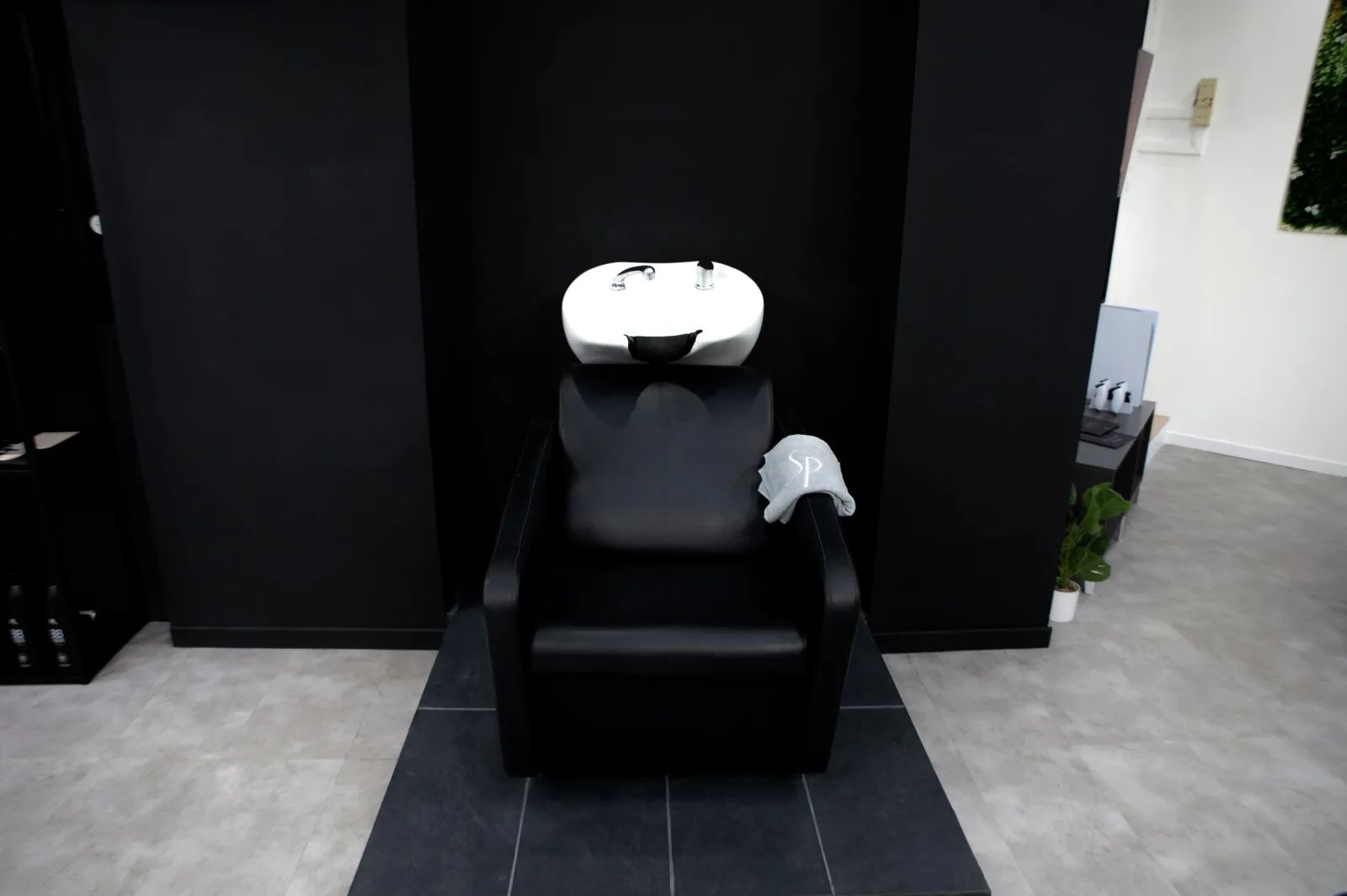 SALON AFRO-EUROPÉEN FEMMES : SONIA BEAUTÉ HAIR - Coiffure Bonneuil-sur-Marne - SALON AFRO-EUROPÉEN FEMMES : SONIA BEAUTÉ HAIR - Photo Galerie - OneBooking
