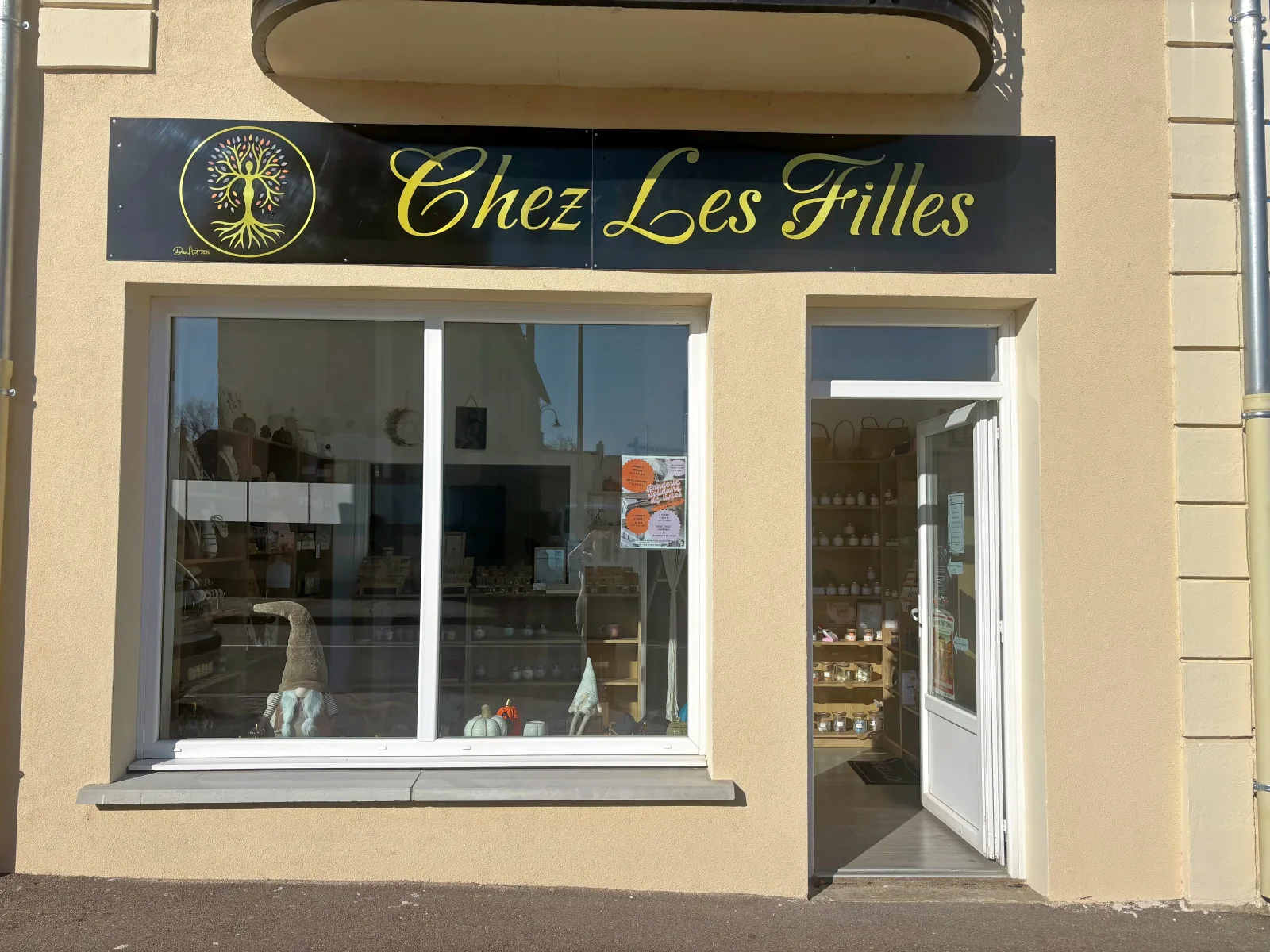 coccinelle cocoon’s - Onglerie Genlis - coccinelle cocoon’s - Photo Galerie - OneBooking