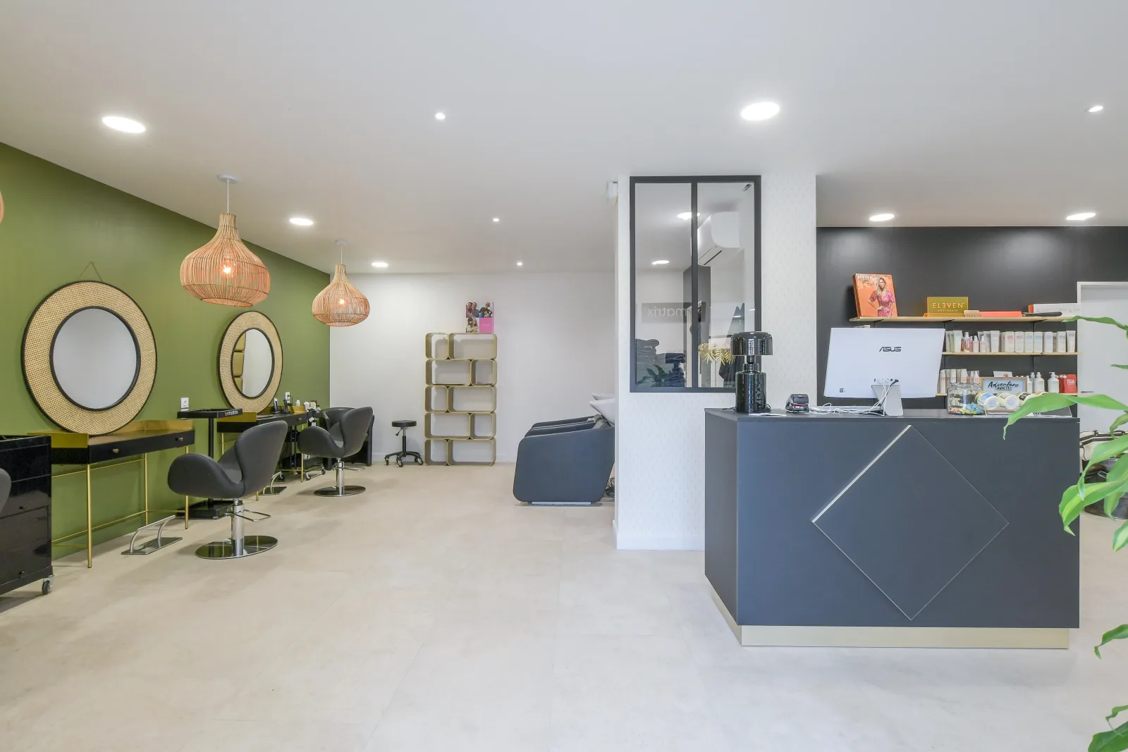 Le kiosque - Jean Eloi Vitry Coiffeur mixte barbier - Coiffure Carbonne - Le kiosque - Jean Eloi Vitry Coiffeur mixte barbier - Photo Galerie - OneBooking