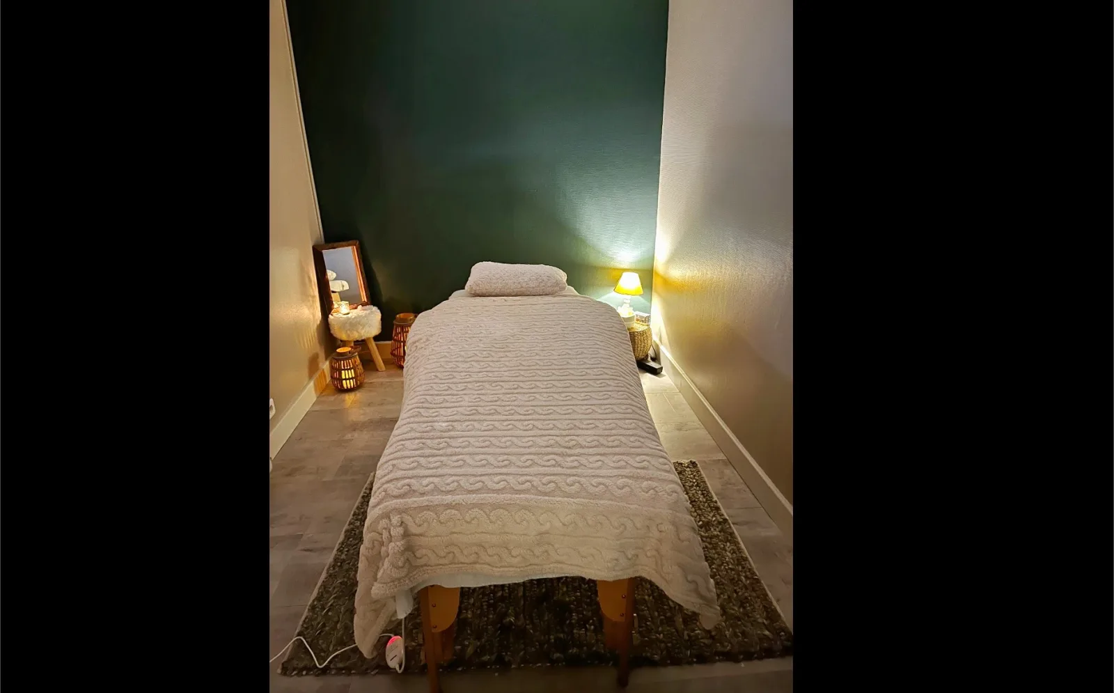 Massage de L'Aura - Institut de beauté Guénange - Massage de L'Aura - Photo Galerie - OneBooking