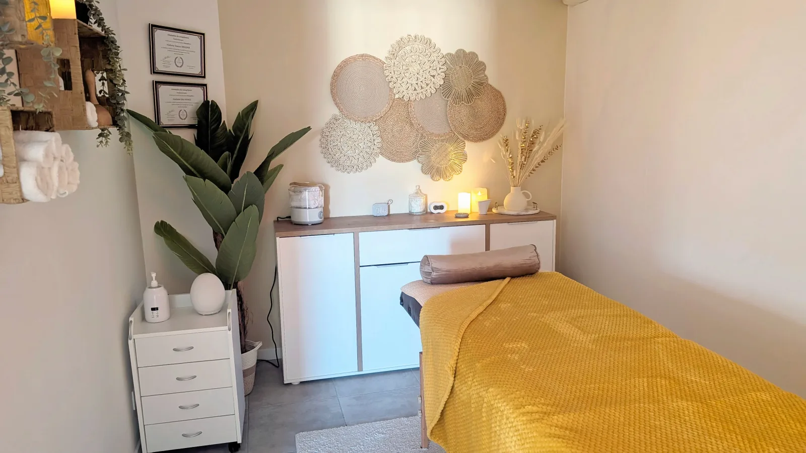 Dermo-Tech by E&S - Institut de beauté Carqueiranne - Dermo-Tech by E&S - Photo Galerie - OneBooking