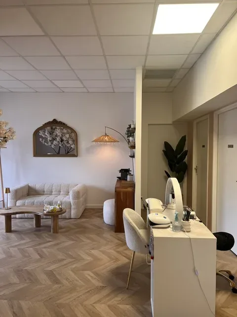 Le salon de Julia - Onglerie Cognac - Le salon de Julia - Photo Galerie - OneBooking