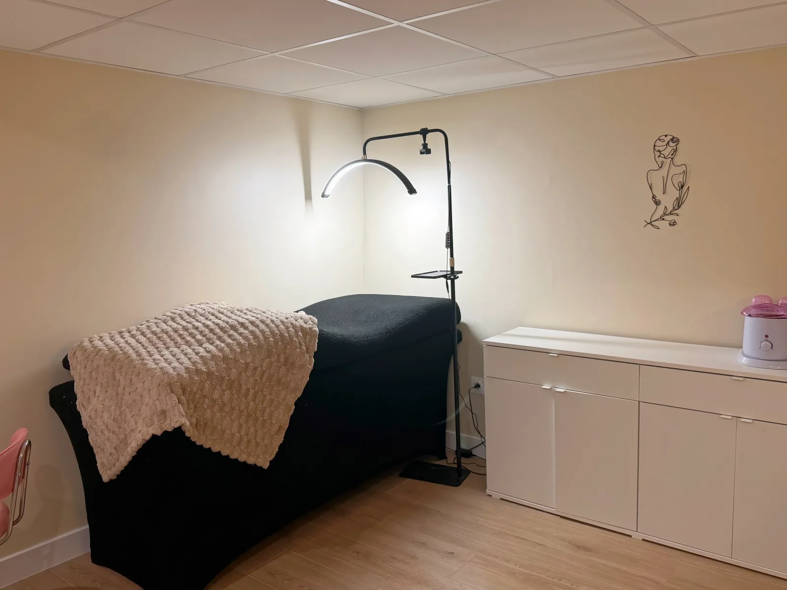 Glam & or - Onglerie Poulx - Glam & or - Photo Galerie - OneBooking