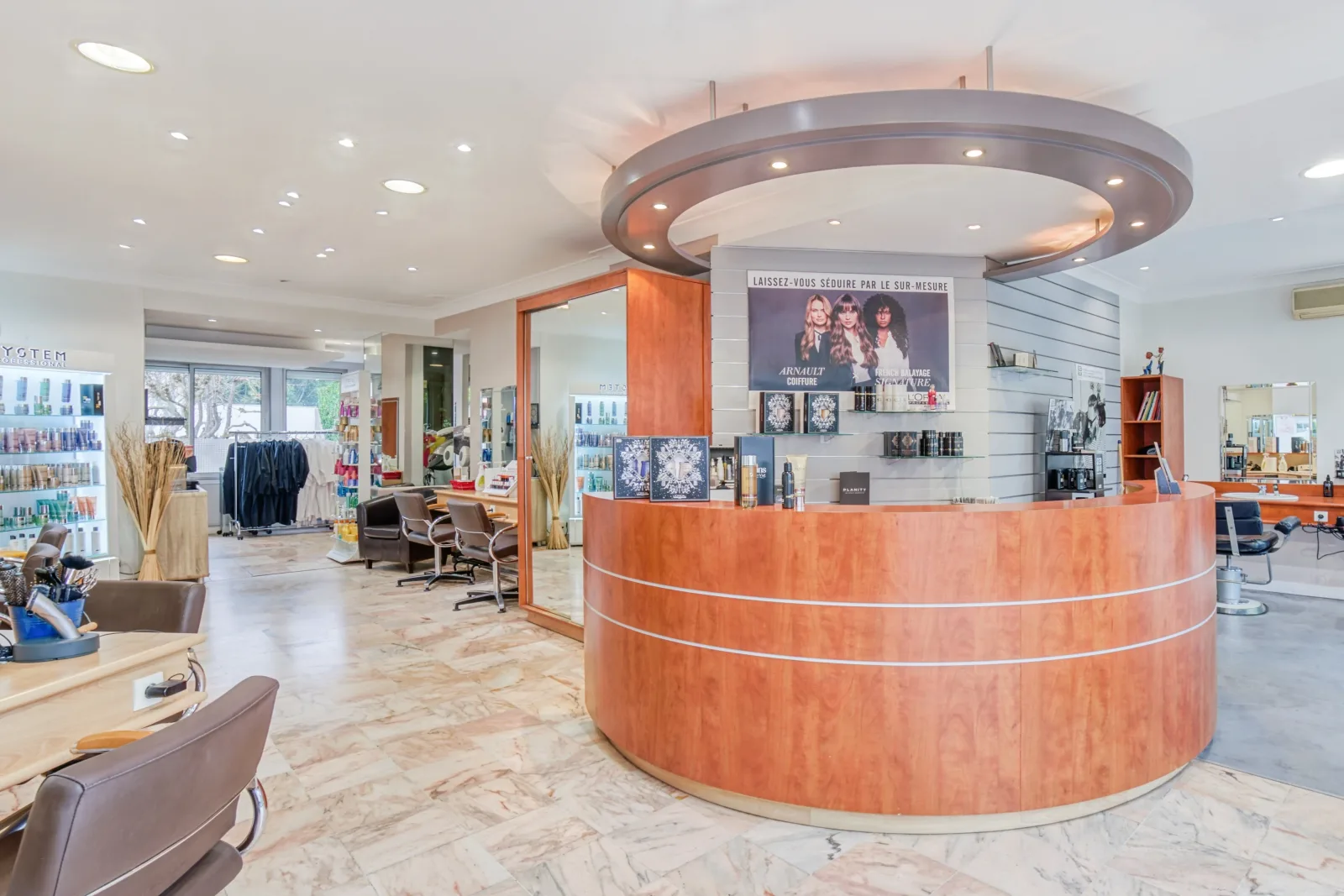 Viva La Vie by Arnault Coiffure - Guiton - Coiffure La Rochelle - Viva La Vie by Arnault Coiffure - Guiton - Photo Galerie - OneBooking