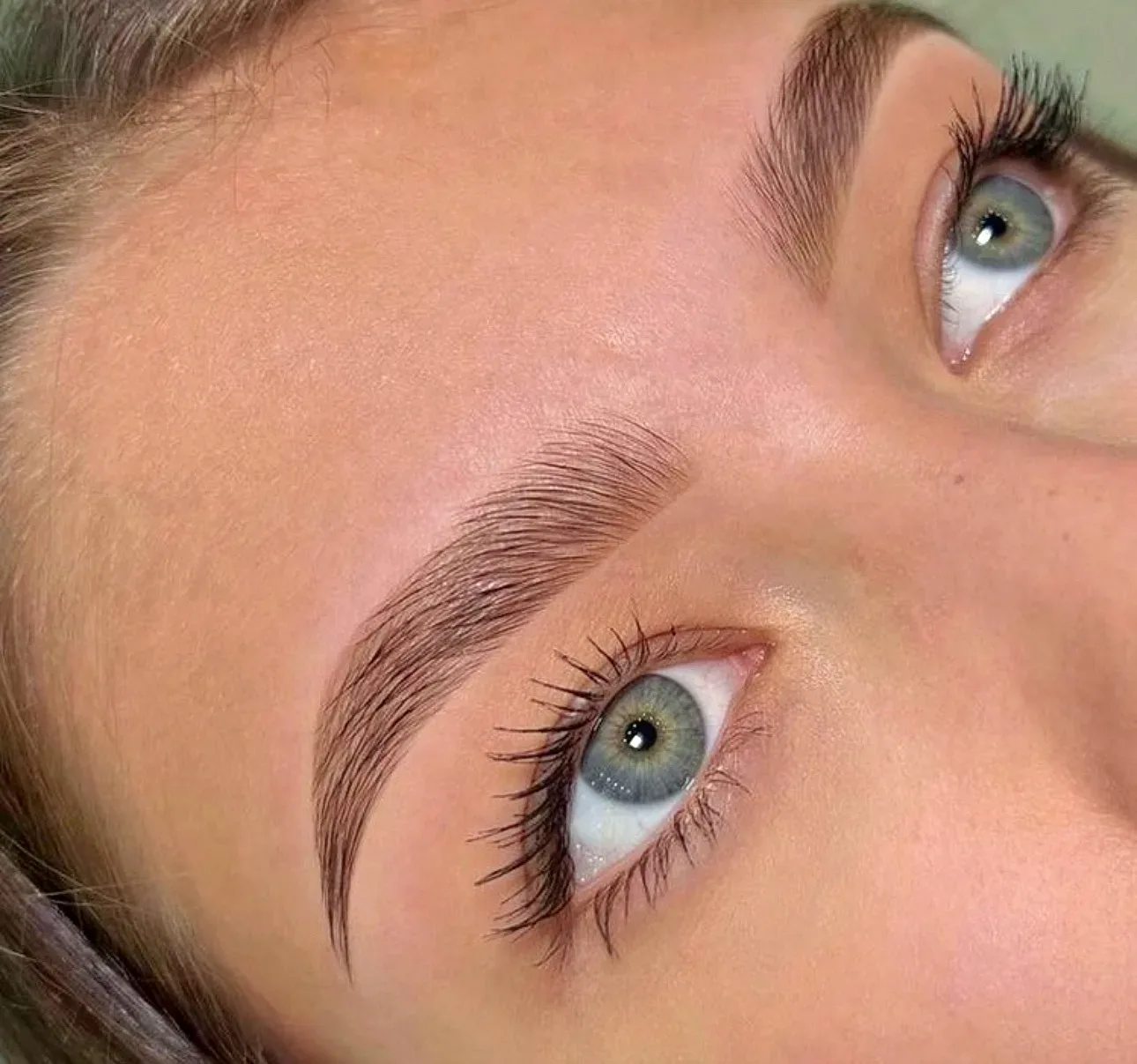 Golden lashes - Onglerie Draguignan - Golden lashes - Photo Galerie - OneBooking