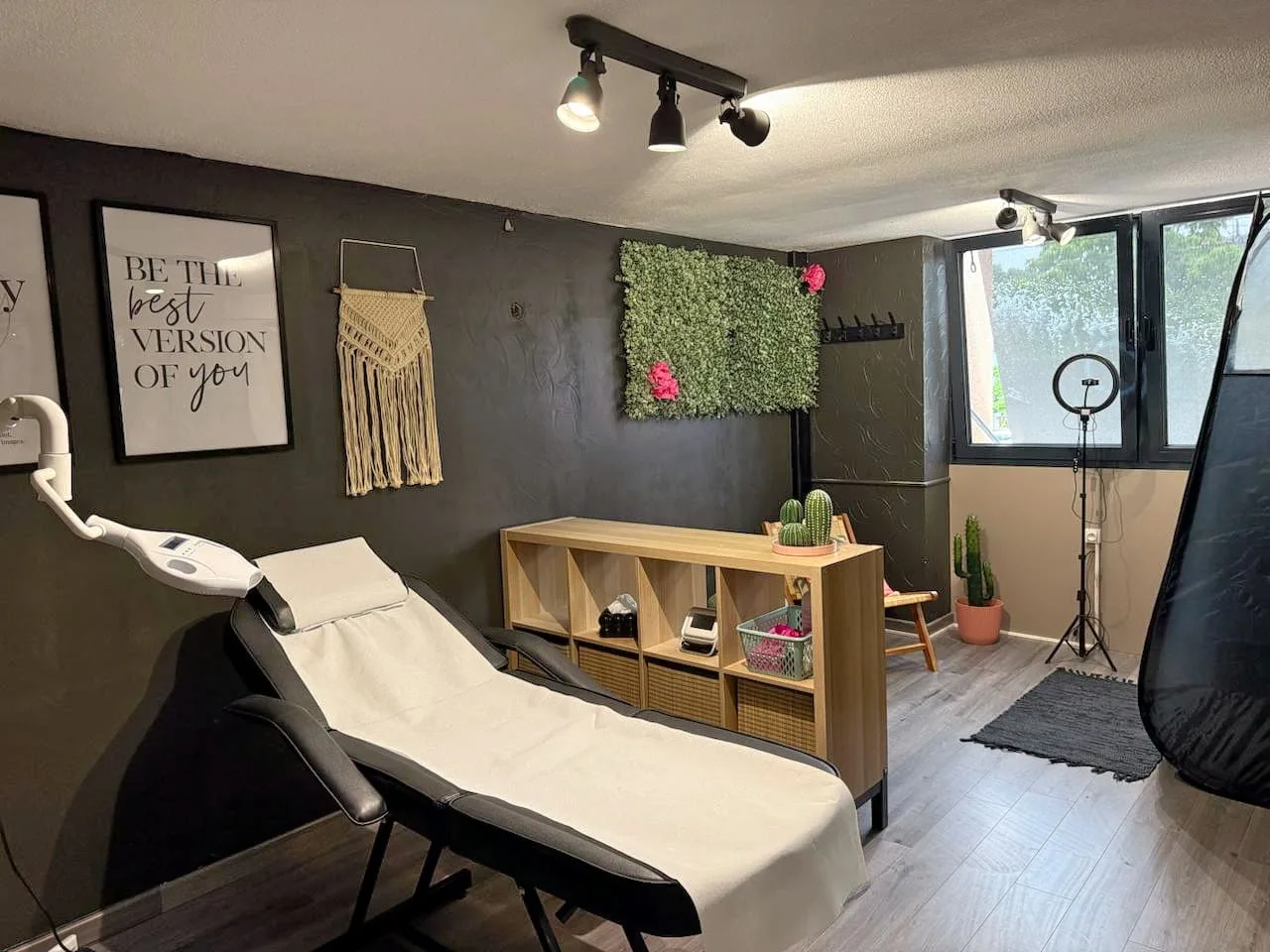 The Glow Beauty Bar Illkirch - Onglerie Illkirch-Graffenstaden - The Glow Beauty Bar Illkirch - Photo Galerie - OneBooking
