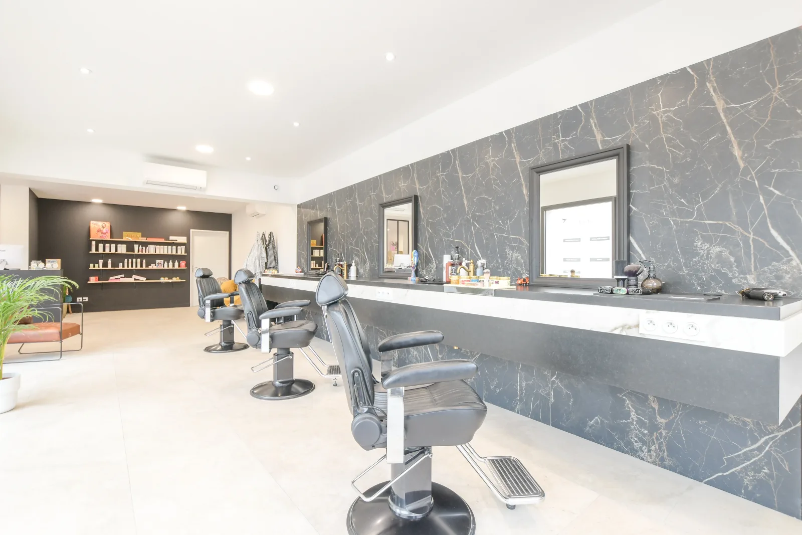 Le kiosque - Jean Eloi Vitry Coiffeur mixte barbier - Coiffure Carbonne - Le kiosque - Jean Eloi Vitry Coiffeur mixte barbier - Photo Galerie - OneBooking