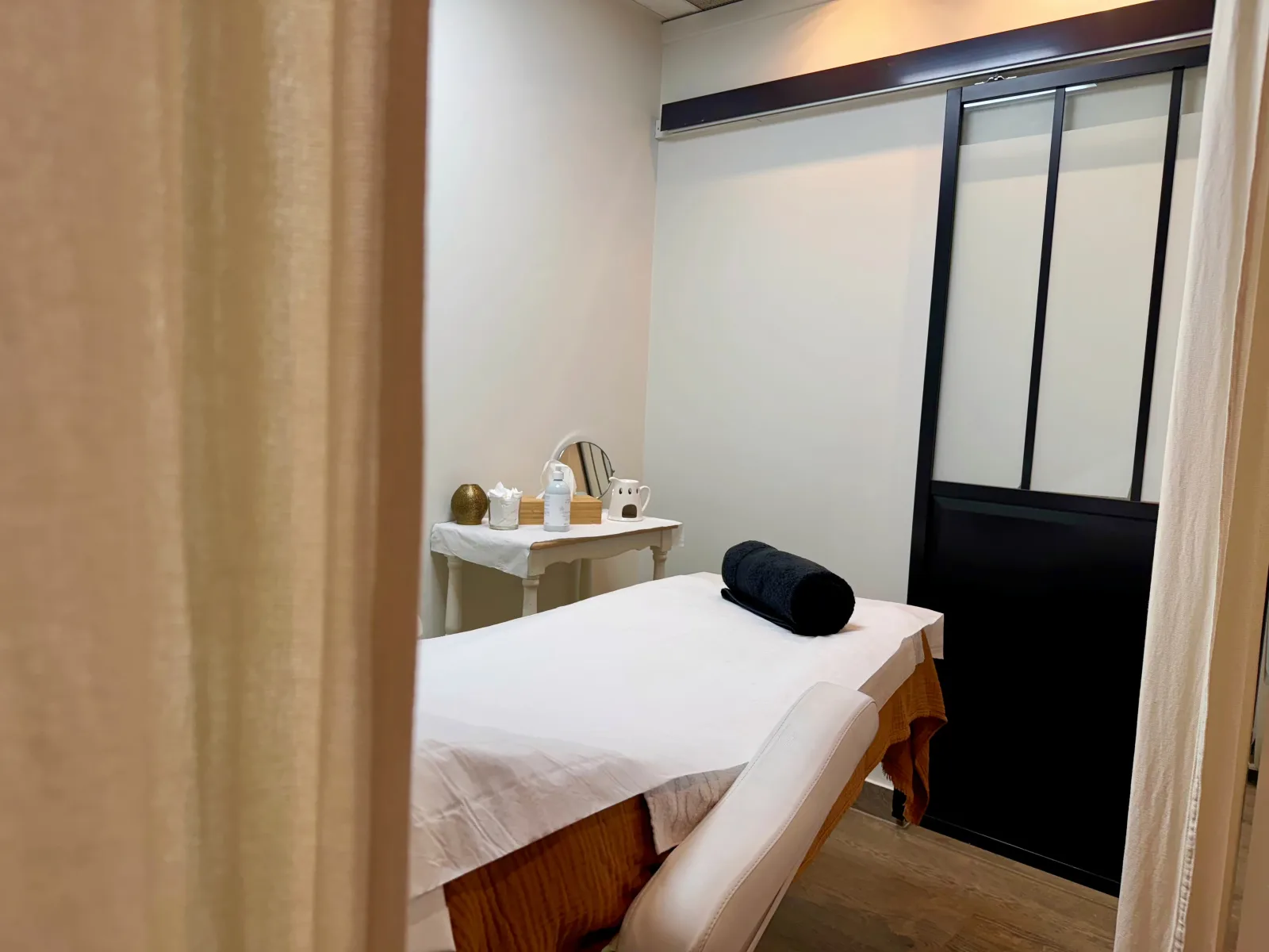 Esthetika - Onglerie Boulogne-Billancourt - Esthetika - Photo Galerie - OneBooking