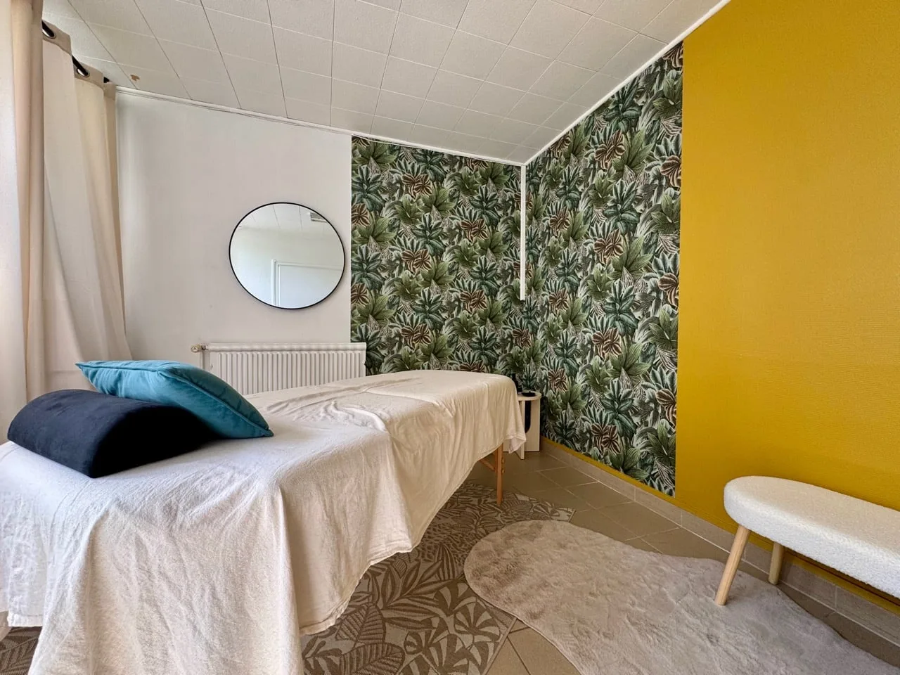 Studio Strass & Co - Manucure / Maquillage Permanent - Onglerie Gisors - Studio Strass & Co - Manucure / Maquillage Permanent - Photo Galerie - OneBooking