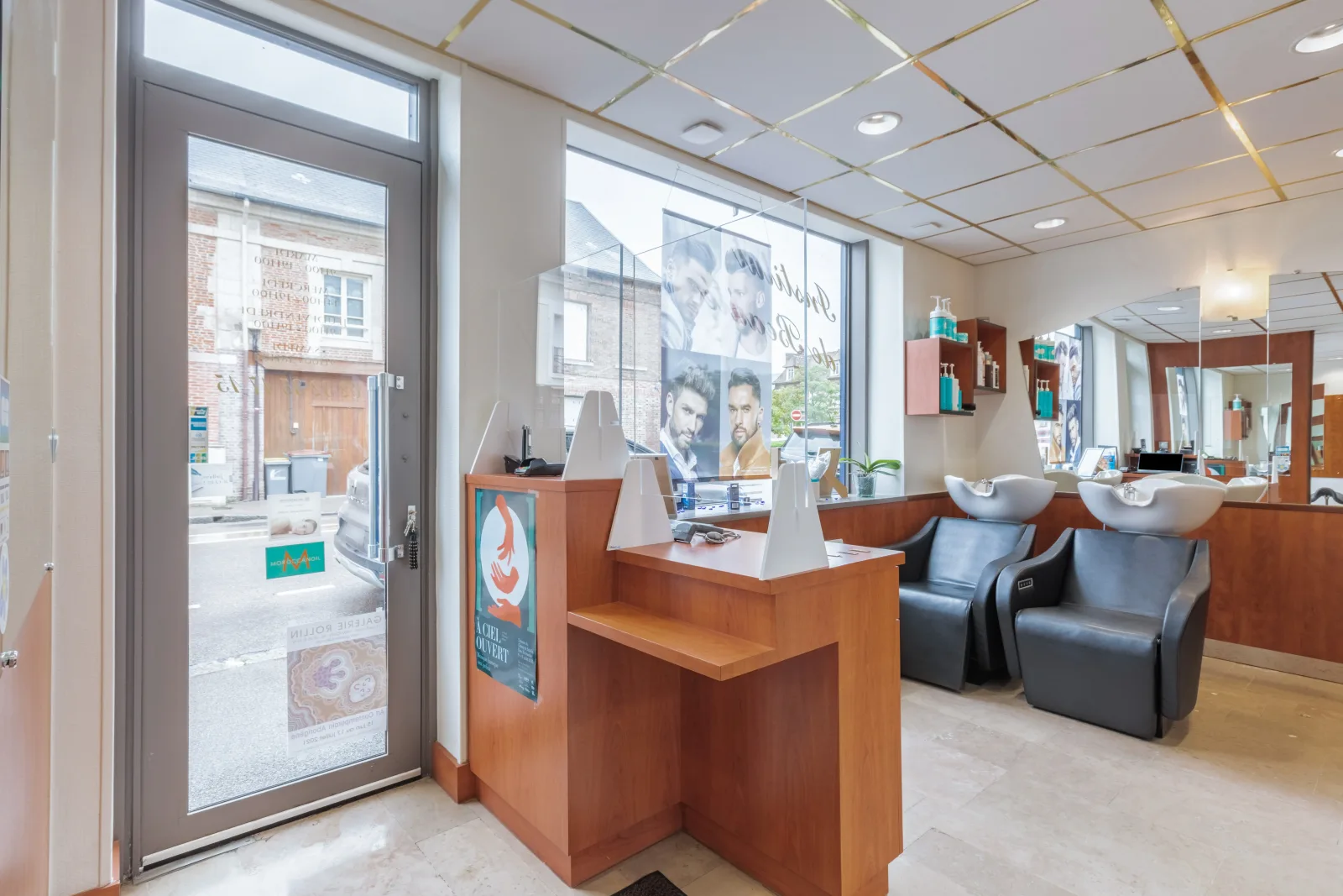 LIBERTÉ Coiffure & Esthétique - Coiffure Le Neubourg - LIBERTÉ Coiffure & Esthétique - Photo Galerie - OneBooking