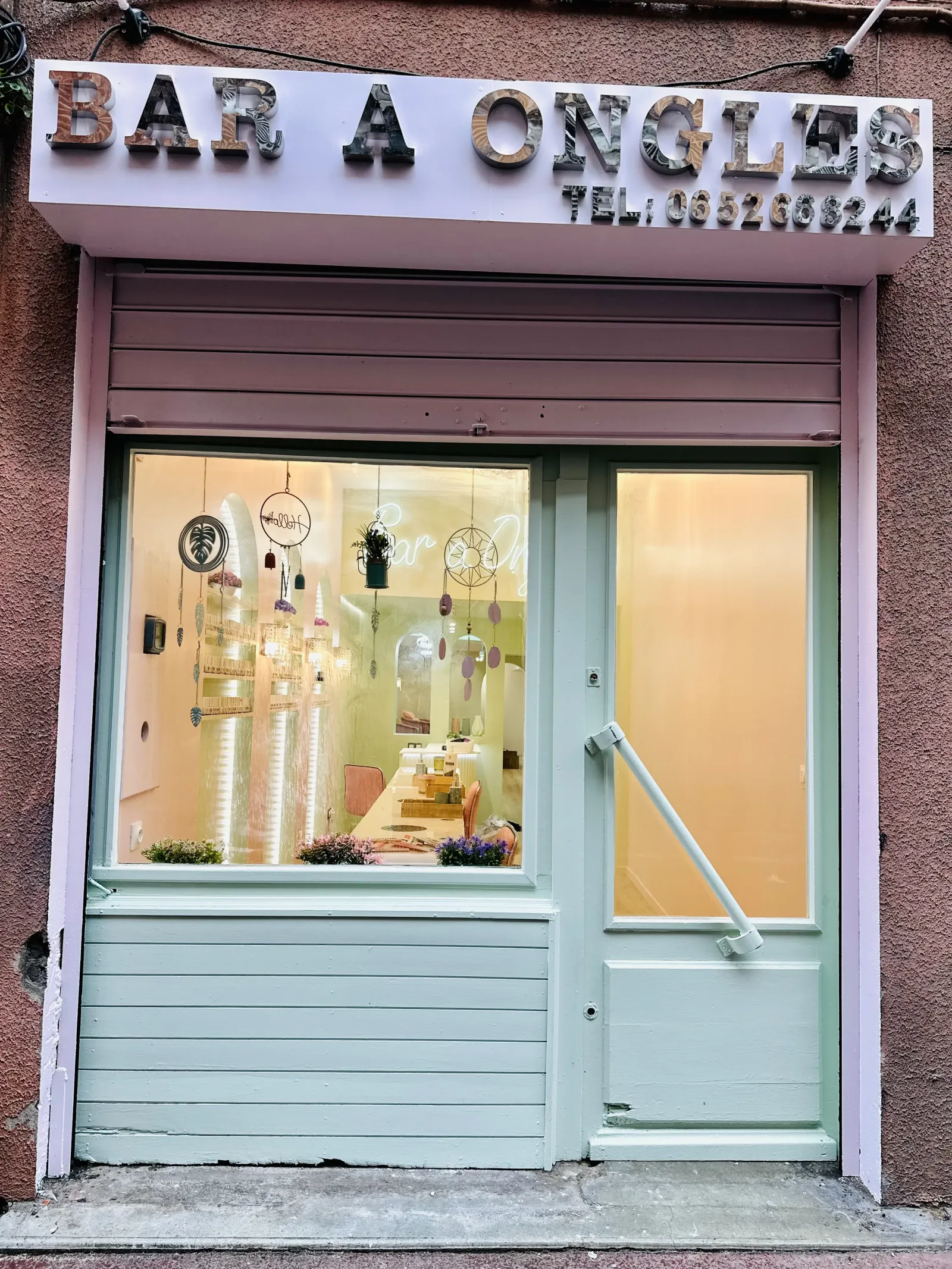 Bar à ongles - Carmes - Onglerie Toulouse - Bar à ongles - Carmes - Photo Galerie - OneBooking