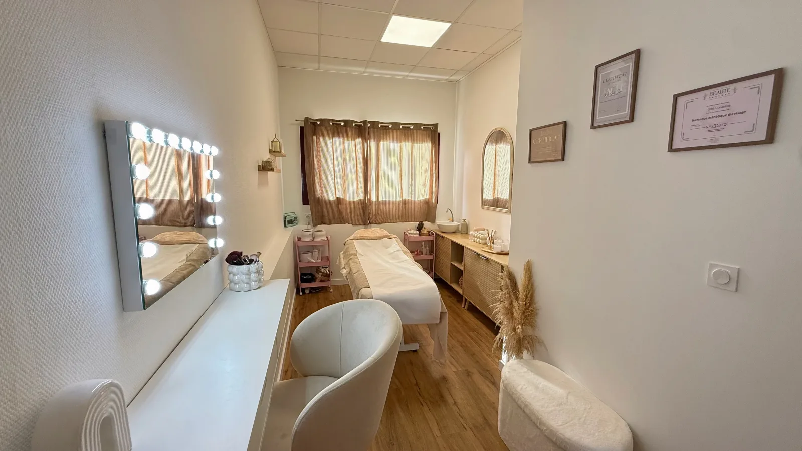 JEALINA BEAUTE x NC GLAM NAILS - Onglerie Fontaine - JEALINA BEAUTE x NC GLAM NAILS - Photo Galerie - OneBooking