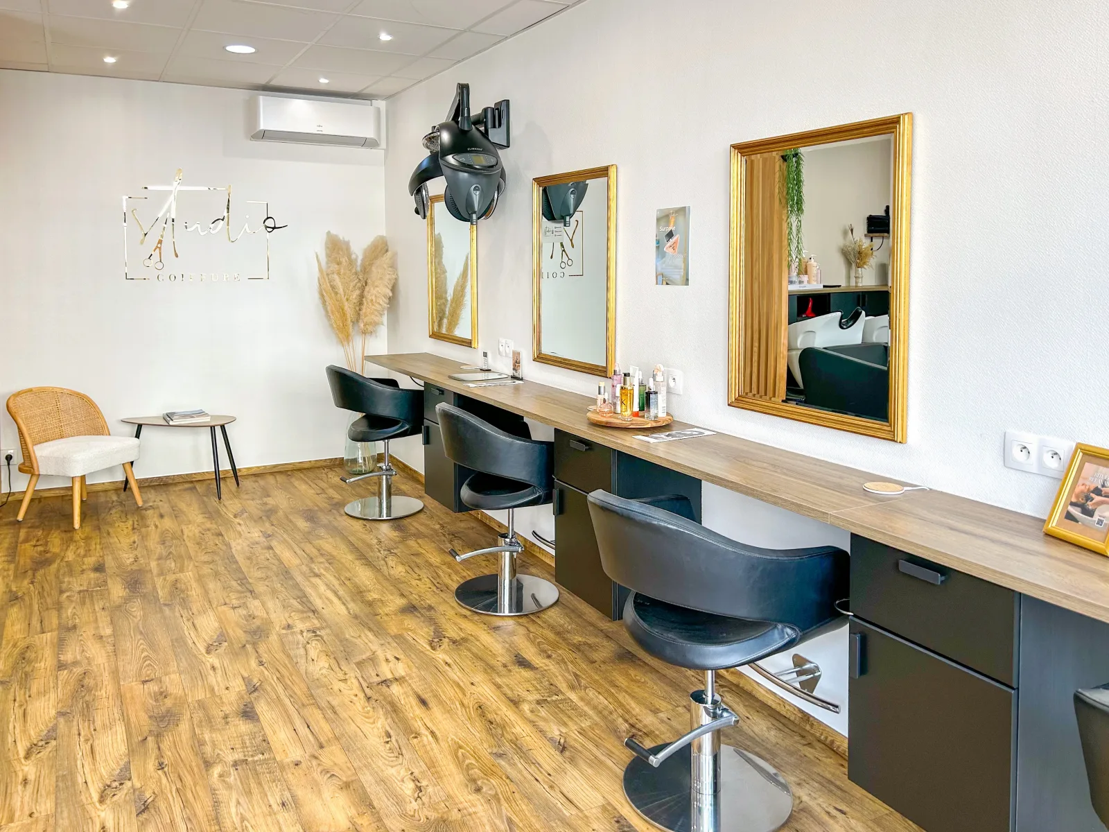 Studio Coiffure 78220 - Coiffure Viroflay - Studio Coiffure 78220 - Photo Galerie - OneBooking