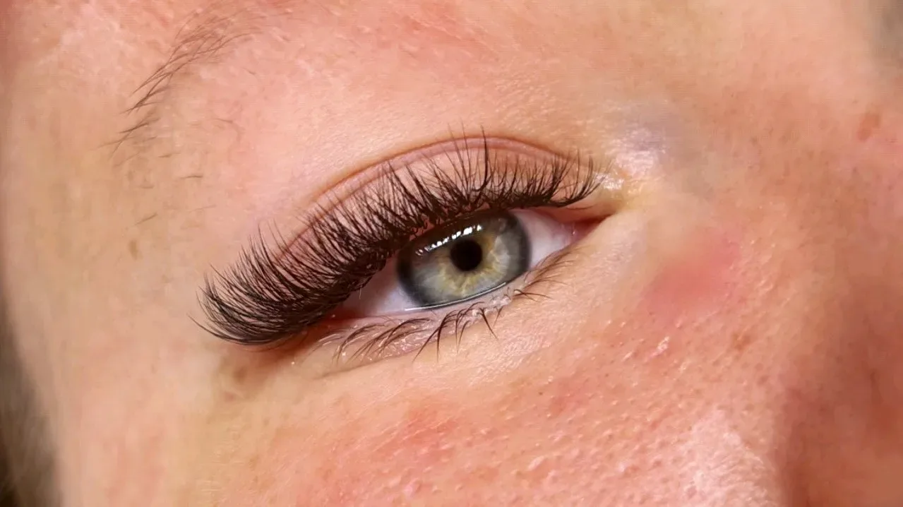 Viktoria Glam - Sourcils & cils La Penne-sur-Huveaune - Viktoria Glam - Photo Galerie - OneBooking