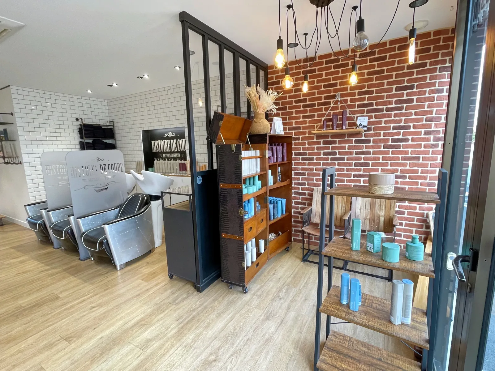 Histoire de Coupe by PEOPLE - Coiffure Le Neubourg - Histoire de Coupe by PEOPLE - Photo Galerie - OneBooking