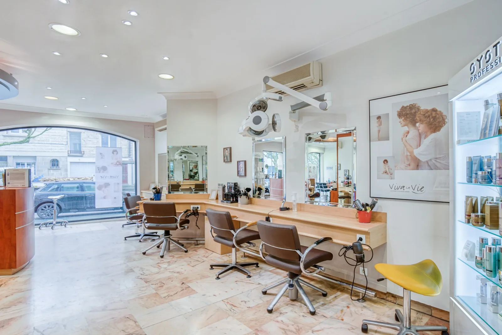 Viva La Vie by Arnault Coiffure - Guiton - Coiffure La Rochelle - Viva La Vie by Arnault Coiffure - Guiton - Photo Galerie - OneBooking