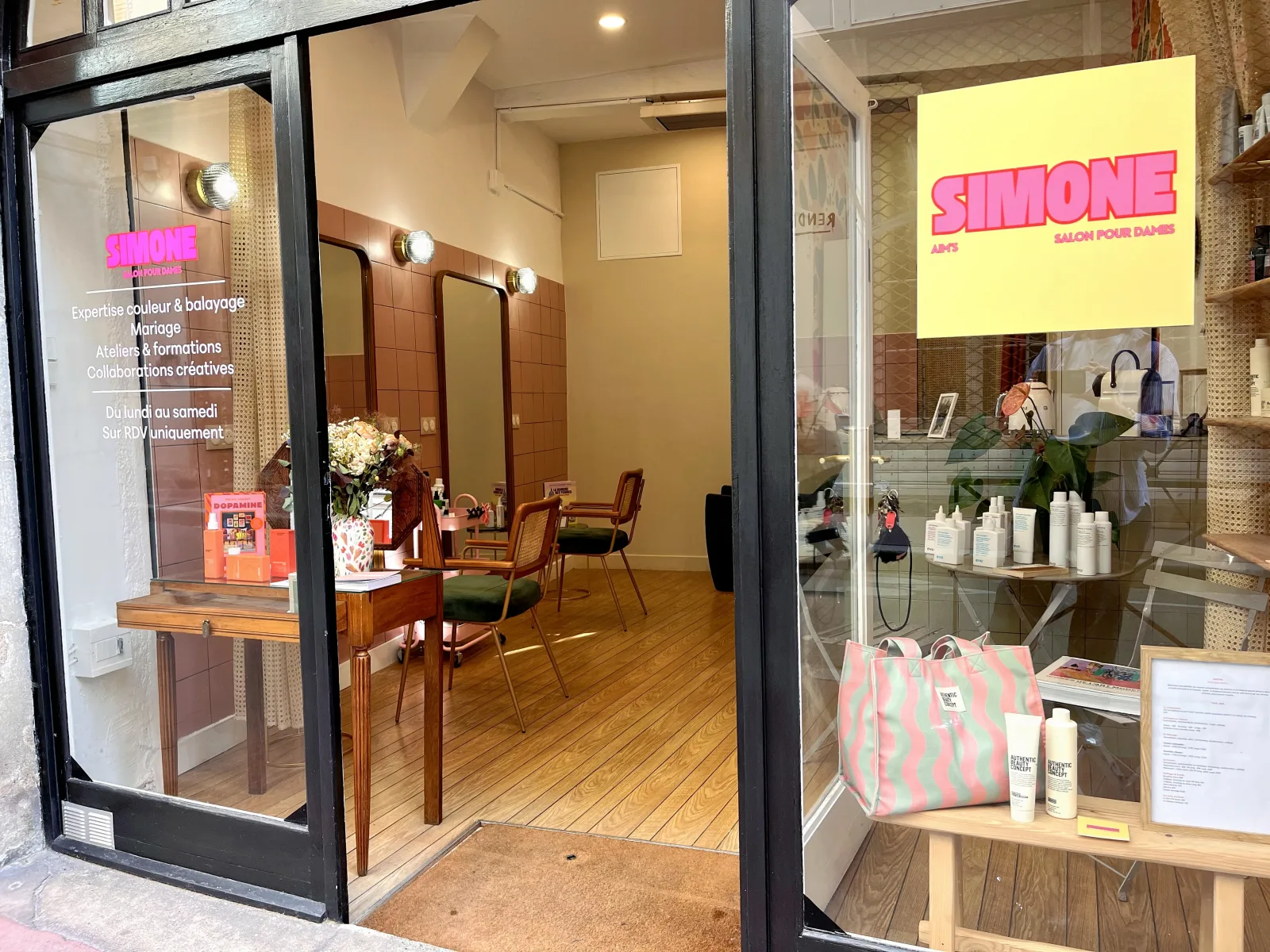 Simone - Salon pour Dames - Coiffure Toulouse - Simone - Salon pour Dames - Photo Galerie - OneBooking