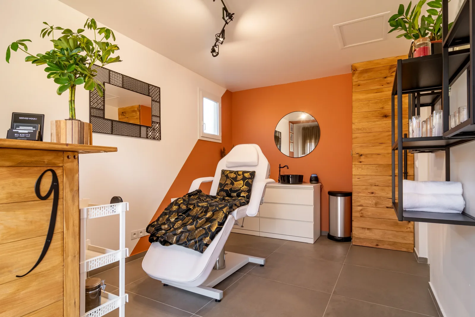 Regard 9 - Onglerie Vidauban - Regard 9 - Photo Galerie - OneBooking