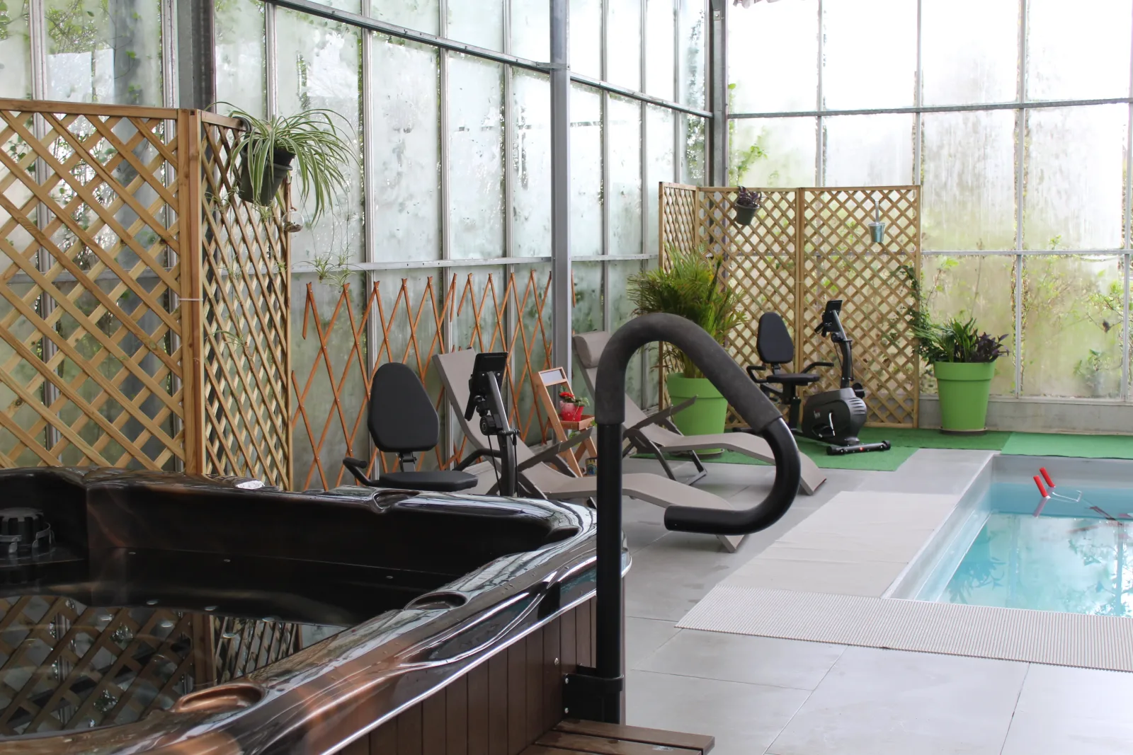 Institut Spa Aigue marine - Onglerie Saint-Doulchard - Institut Spa Aigue marine - Photo Galerie - OneBooking