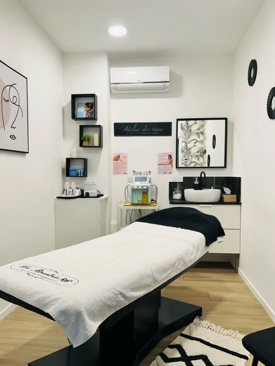 Le Boudoir 86 SPA - Onglerie Biard - Le Boudoir 86 SPA - Photo Galerie - OneBooking