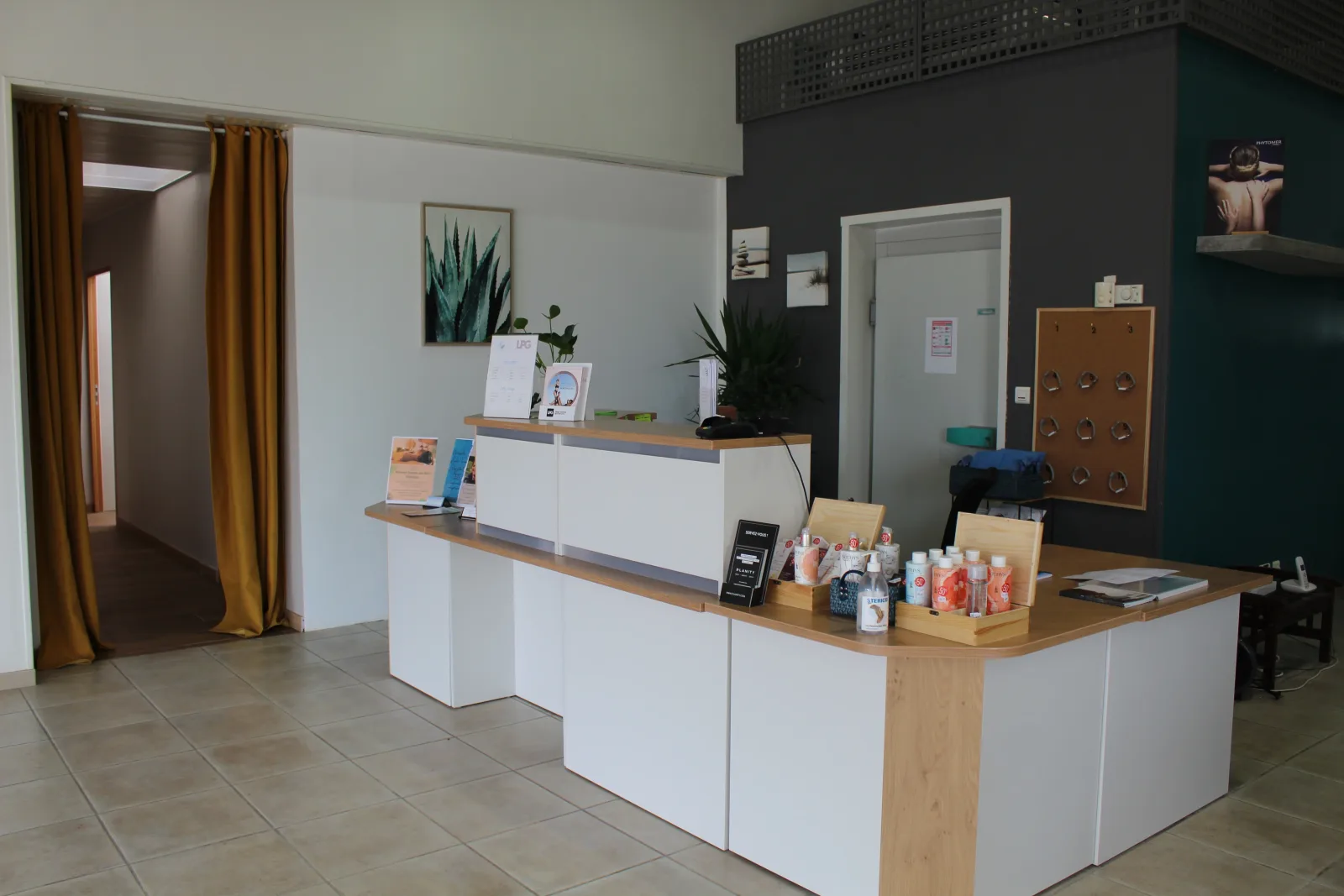 Institut Spa Aigue marine - Onglerie Saint-Doulchard - Institut Spa Aigue marine - Photo Galerie - OneBooking
