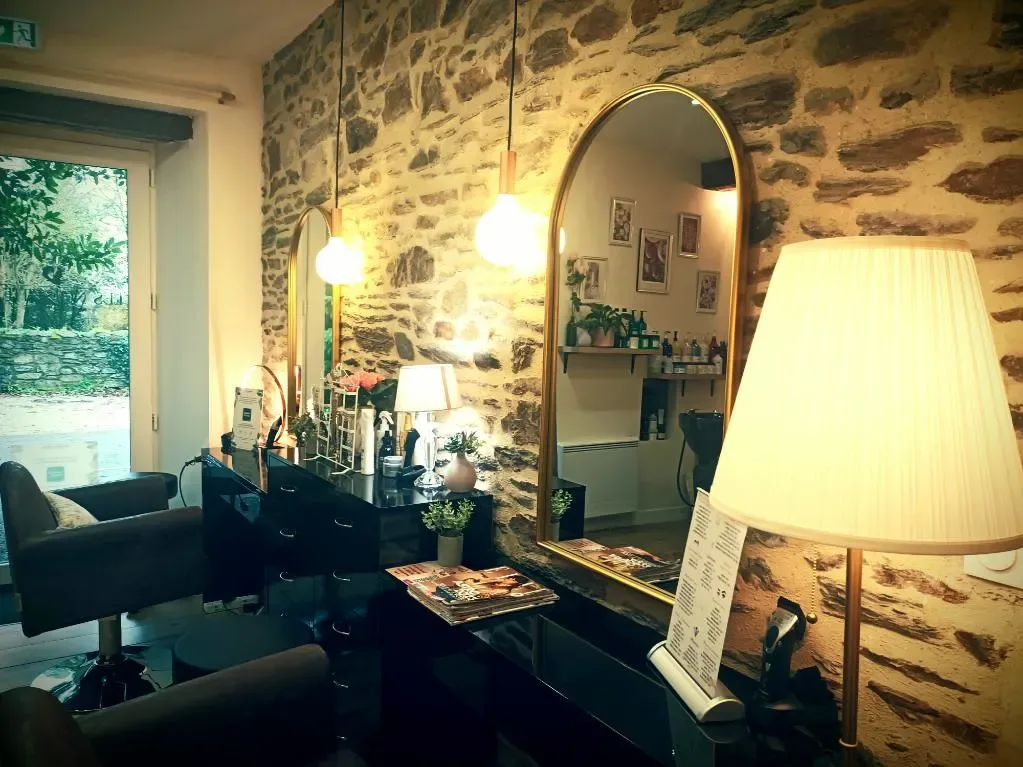 Les noisetiers - salon de coiffure - Coiffure Saint-Lô - Les noisetiers - salon de coiffure - Photo Galerie - OneBooking