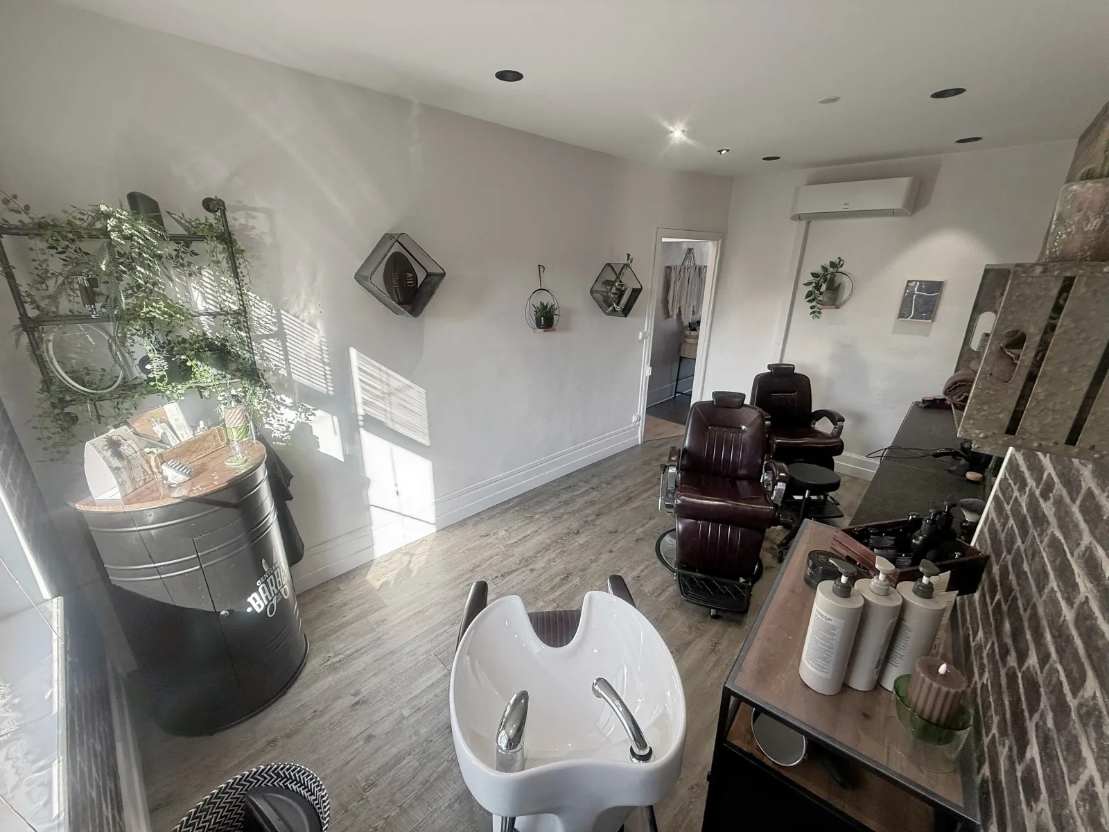 Histoire de Coupe by PEOPLE - Coiffure Le Neubourg - Histoire de Coupe by PEOPLE - Photo Galerie - OneBooking