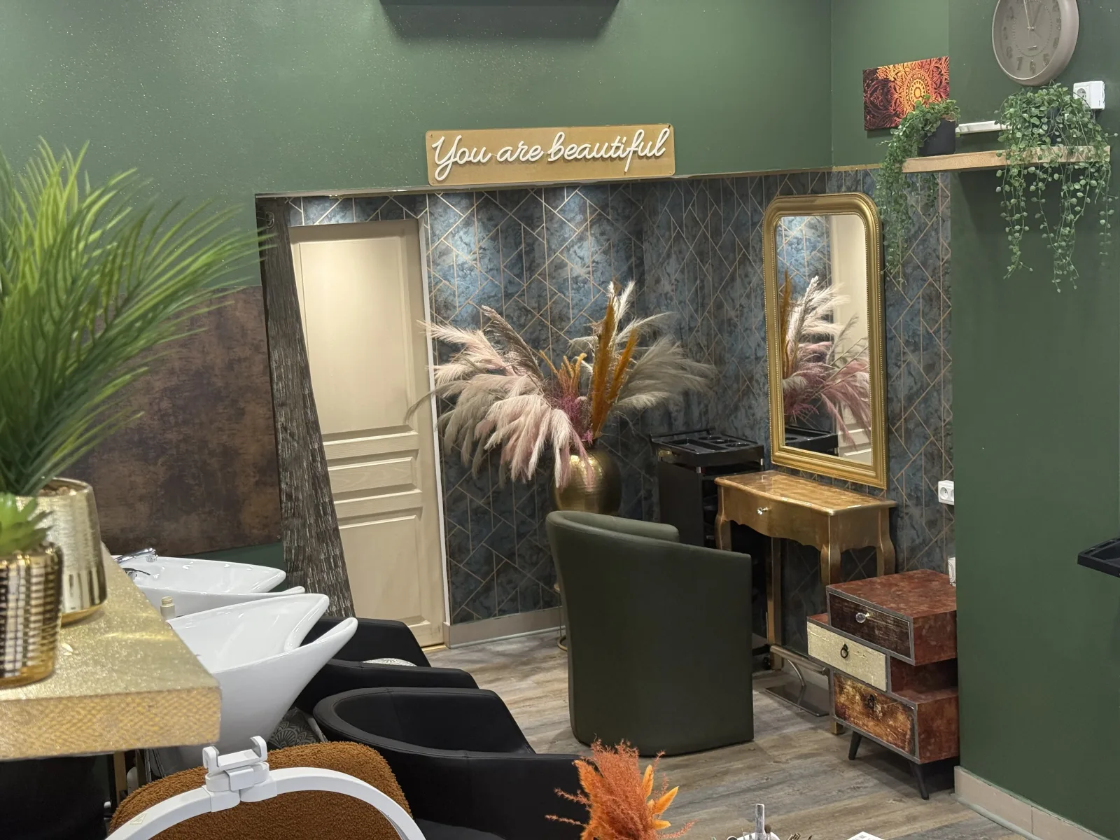 DIVINE CRÉATION - Coiffure La Seyne-sur-Mer - DIVINE CRÉATION - Photo Galerie - OneBooking