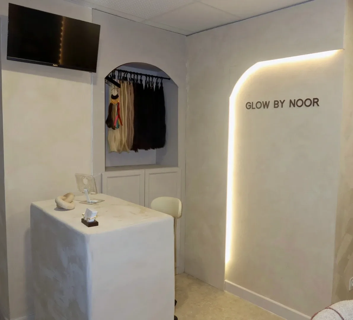 Glow by Noor - Coiffure Ségny - Glow by Noor - Photo Galerie - OneBooking