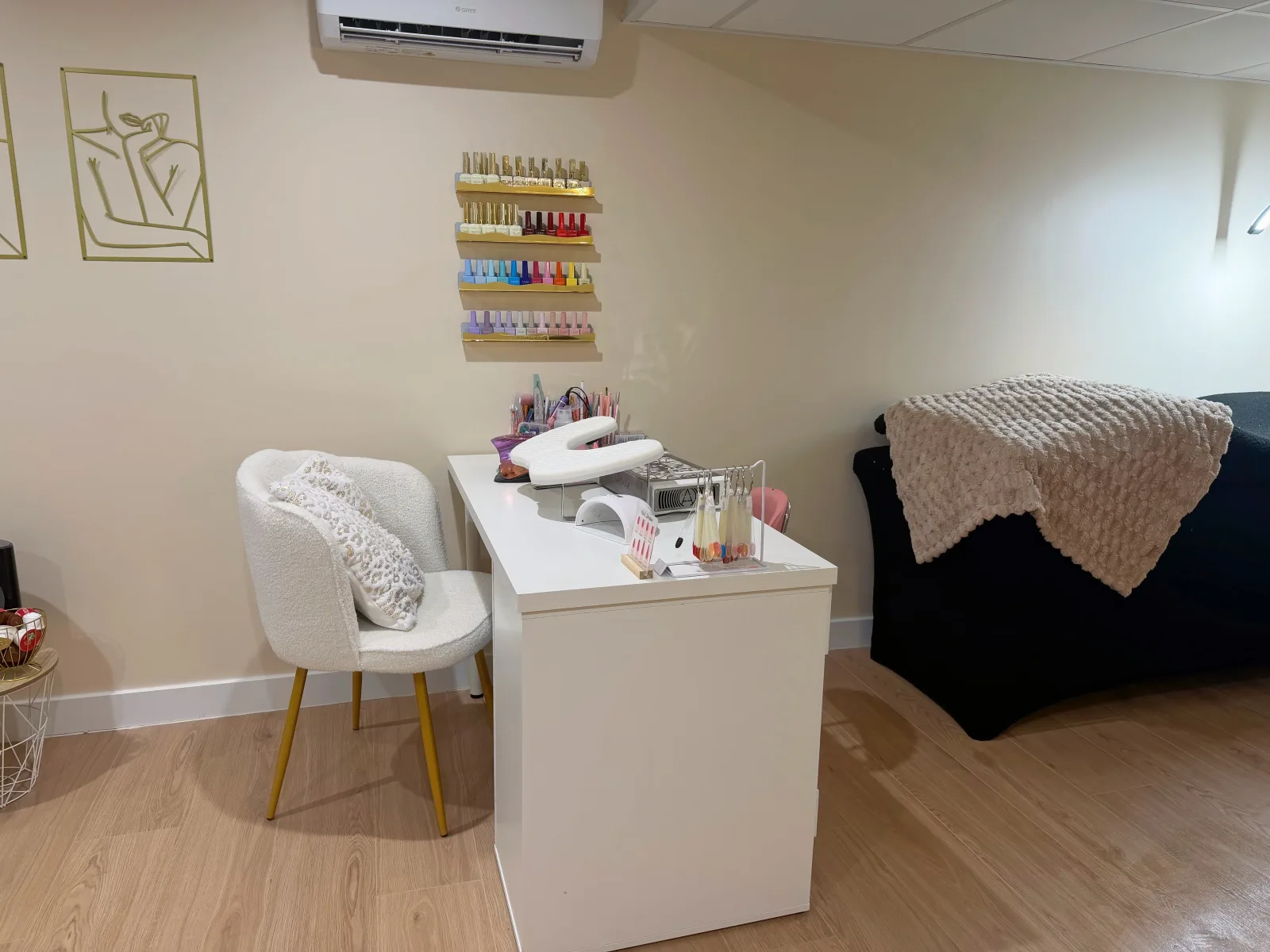 Glam & or - Onglerie Poulx - Glam & or - Photo Galerie - OneBooking