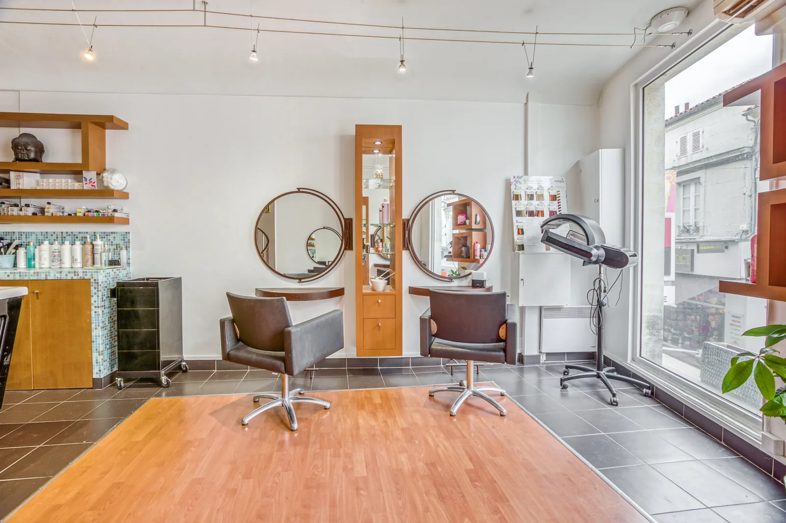 Aveda Coiffeur - Coiffure Cognac - Aveda Coiffeur - Photo Galerie - OneBooking