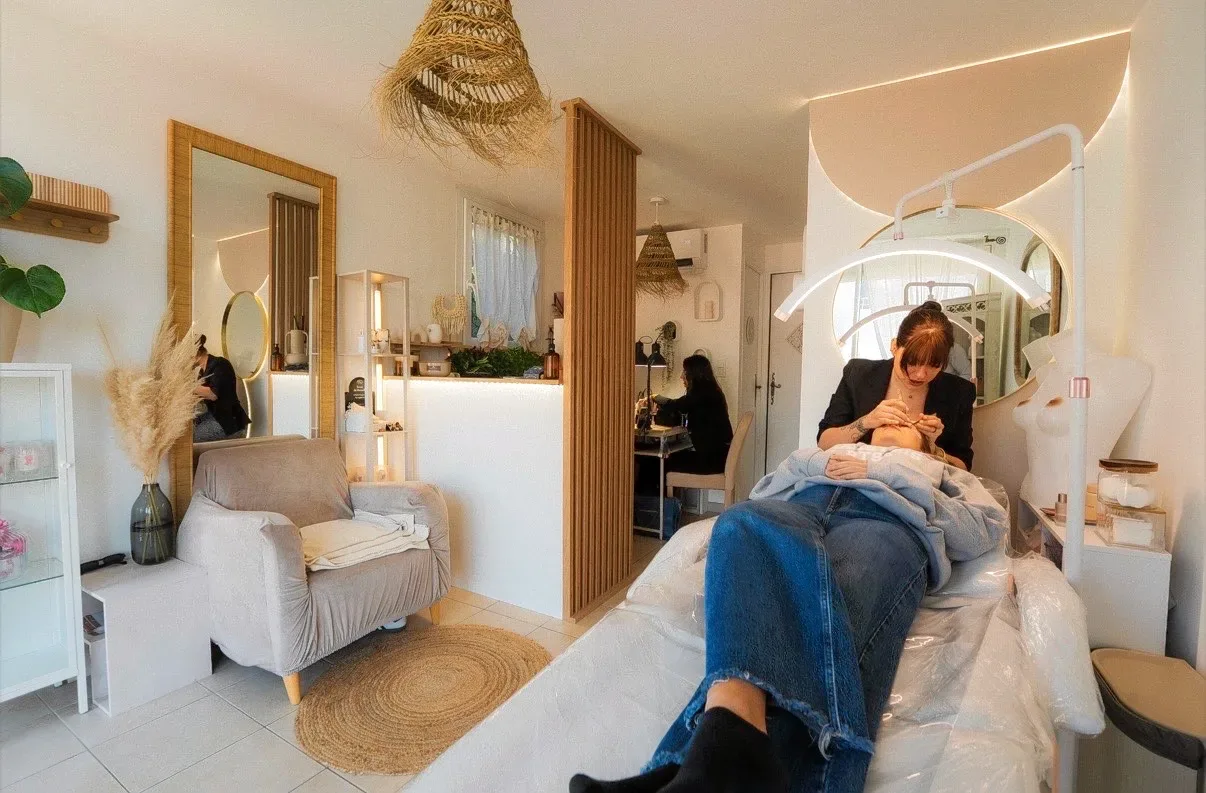 MAISON BLOOM STUDIO - Onglerie Le Lavandou - MAISON BLOOM STUDIO - Photo Galerie - OneBooking