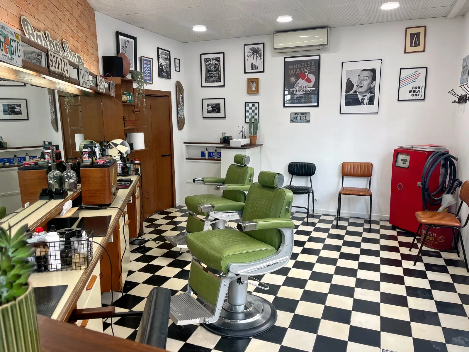 MADAME MOUSTACHE ST - JEAN-DE -LUZ - Coiffure Saint-Jean-de-Luz - MADAME MOUSTACHE ST - JEAN-DE -LUZ - Photo Galerie - OneBooking