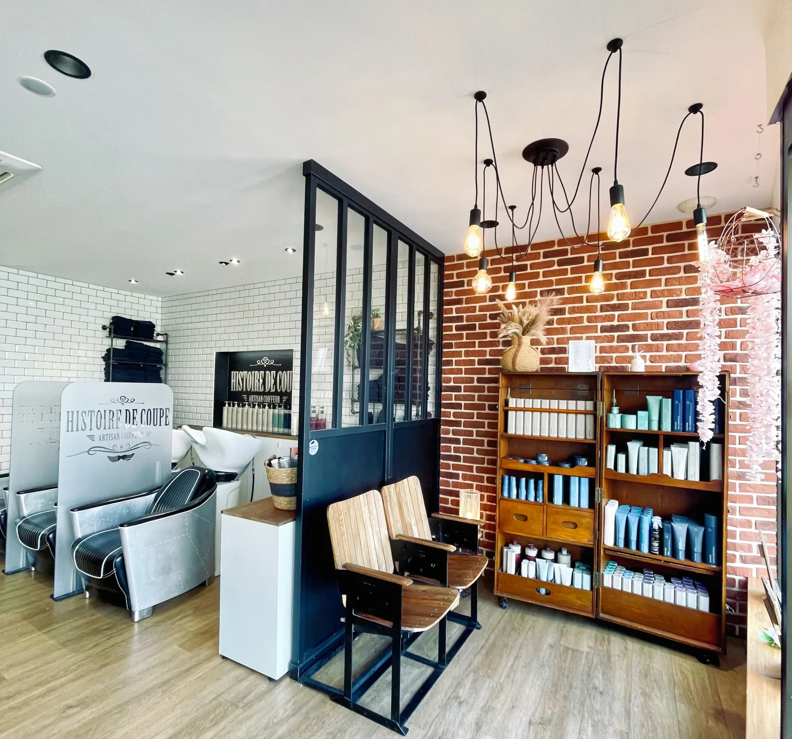 Histoire de Coupe by PEOPLE - Coiffure Le Neubourg - Histoire de Coupe by PEOPLE - Photo Galerie - OneBooking