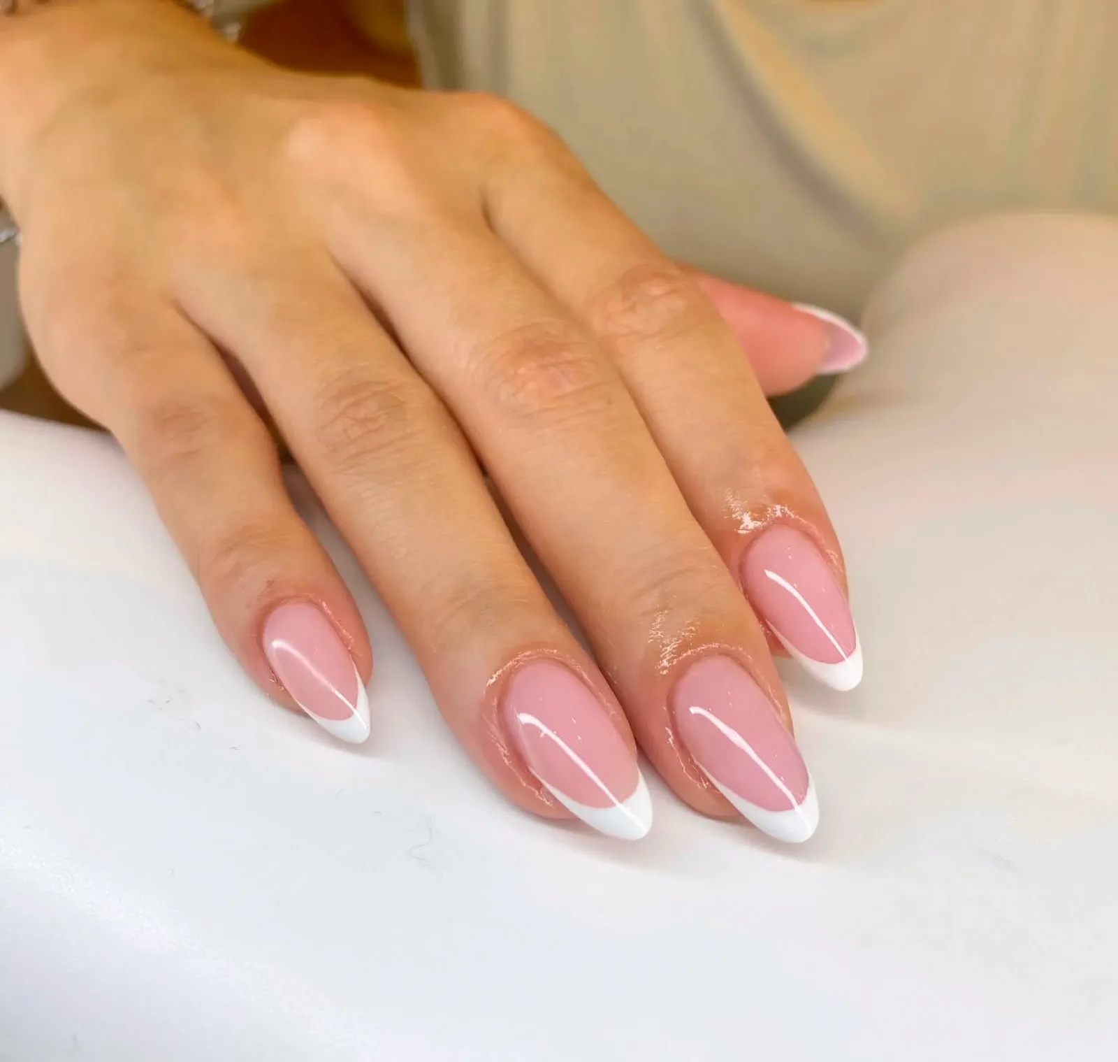 Salon Aura - Onglerie La Seyne-sur-Mer - Salon Aura - Photo Galerie - OneBooking