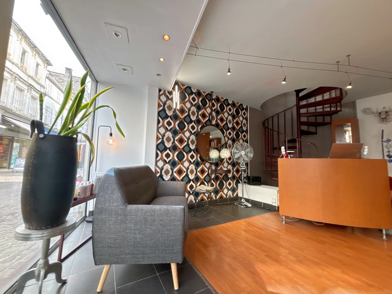 Aveda Coiffeur - Coiffure Cognac - Aveda Coiffeur - Photo Galerie - OneBooking