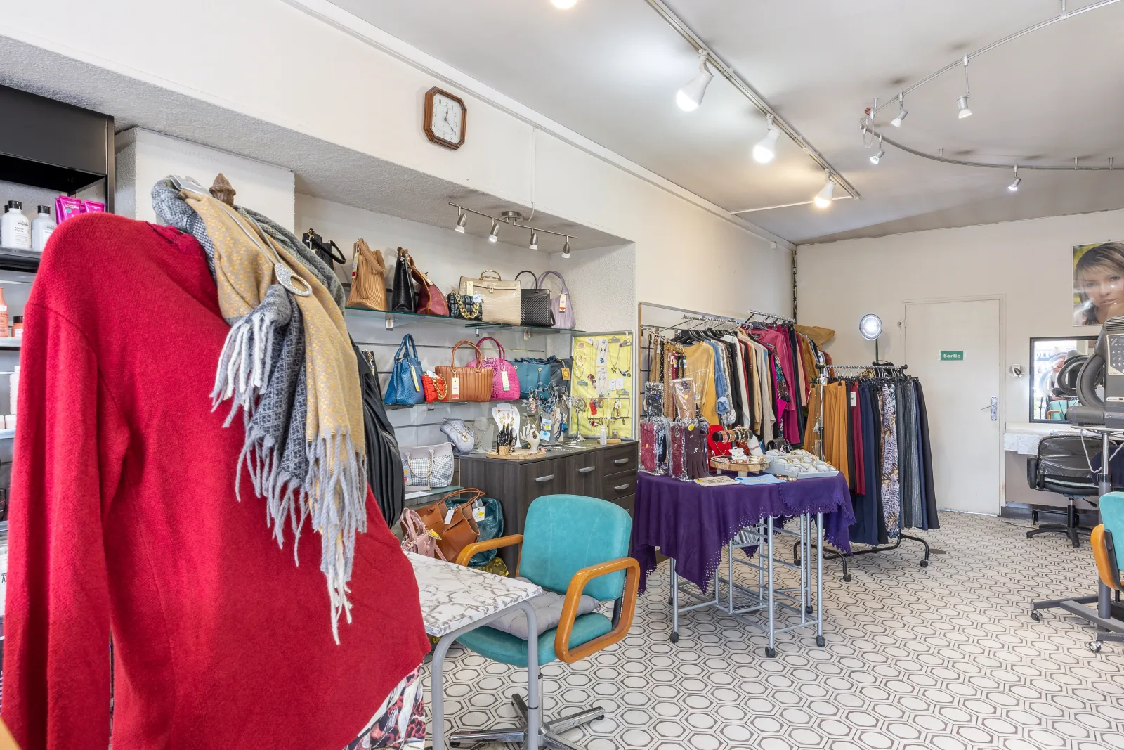 Expert - Coiffure / Esthetique - Coiffure Joigny - Expert - Coiffure / Esthetique - Photo Galerie - OneBooking