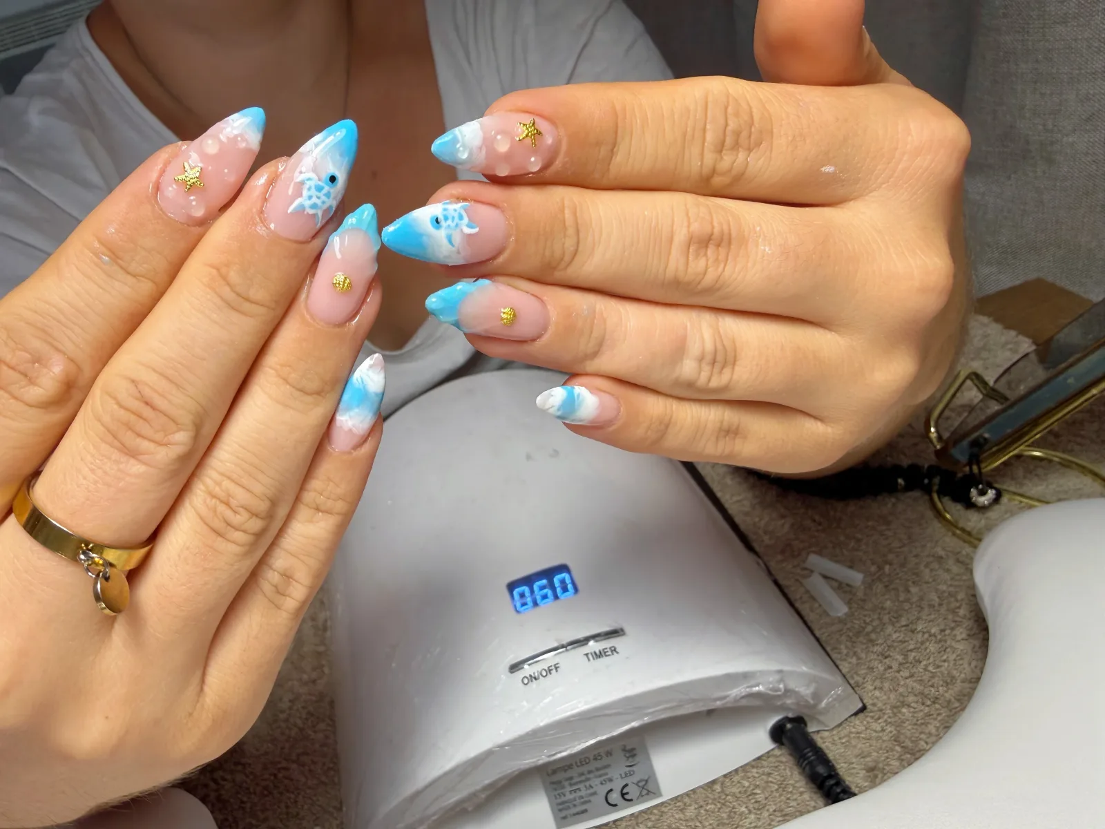 L. BEAUTY 83 - Onglerie Cuers - L. BEAUTY 83 - Photo Galerie - OneBooking
