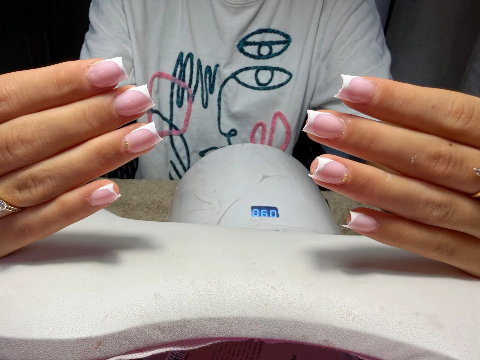 L. BEAUTY 83 - Onglerie Cuers - L. BEAUTY 83 - Photo Galerie - OneBooking