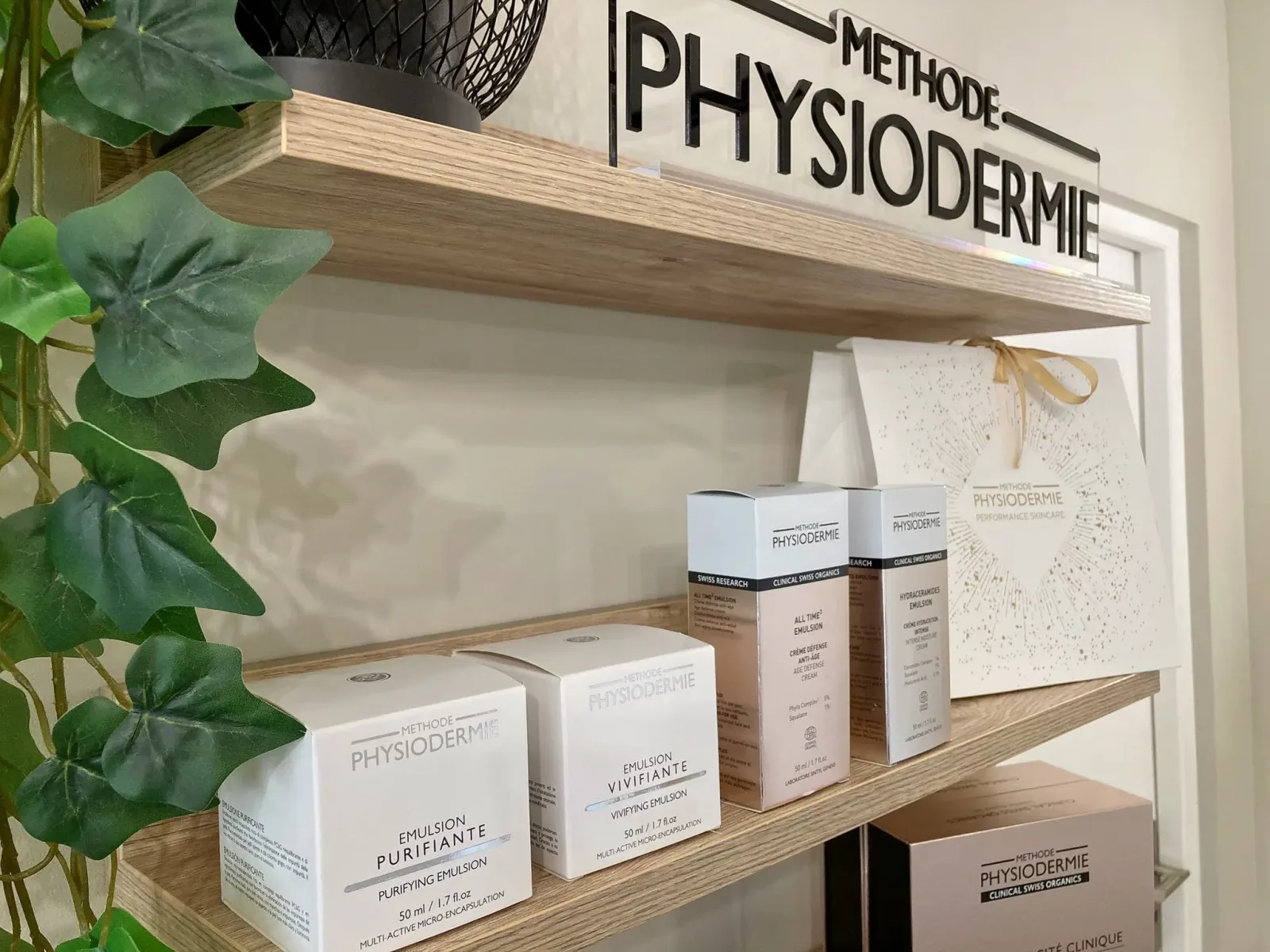 Emyderm "Épilation Laser / Électrolyse" - Institut de beauté Dole - Emyderm "Épilation Laser / Électrolyse" - Photo Galerie - OneBooking