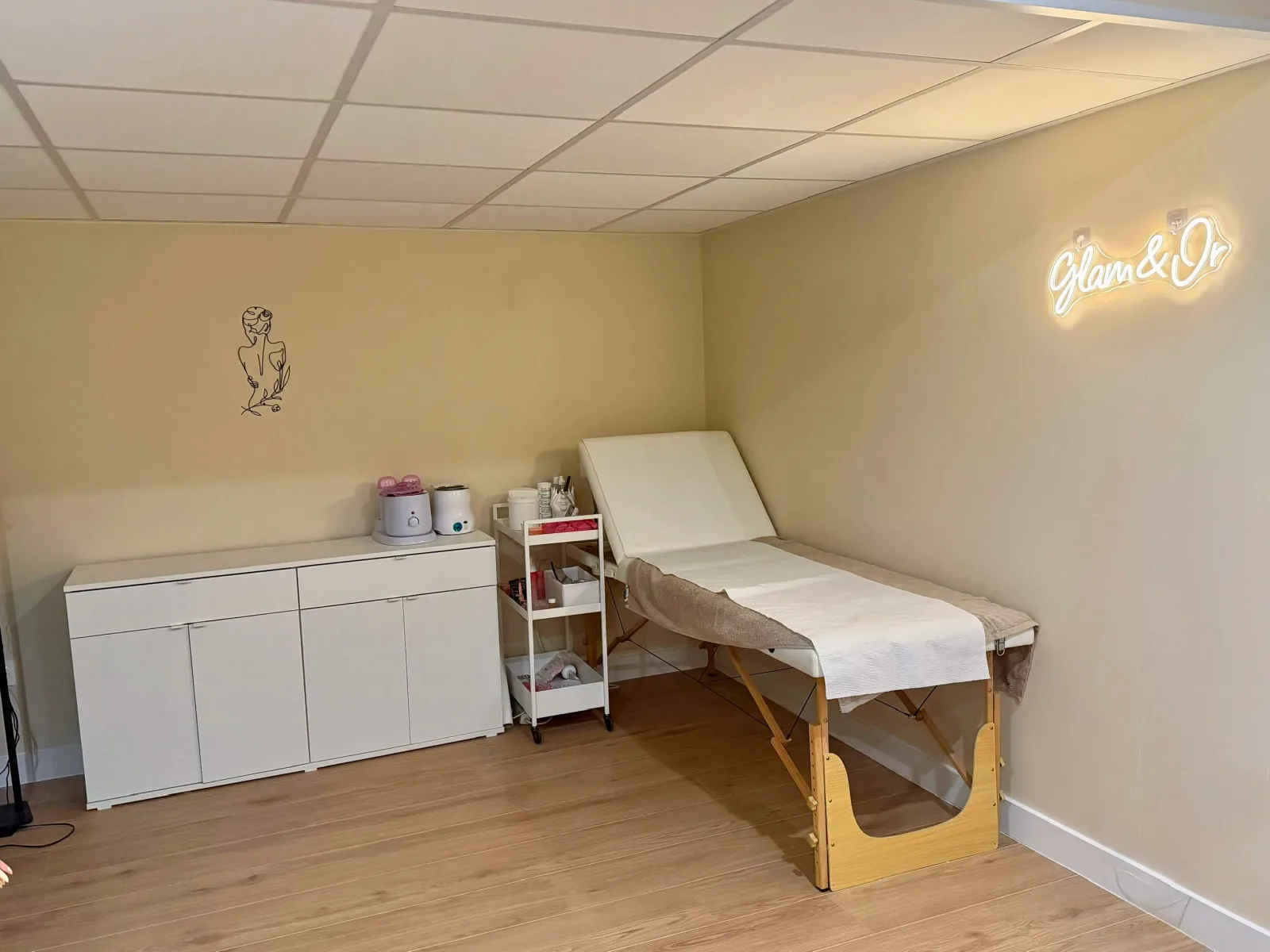 Glam & or - Onglerie Poulx - Glam & or - Photo Galerie - OneBooking