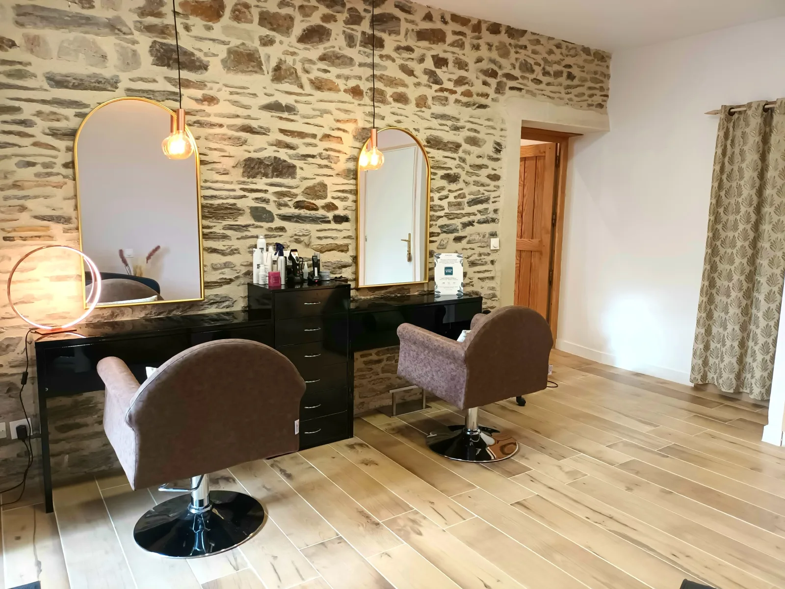 Les noisetiers - salon de coiffure - Coiffure Saint-Lô - Les noisetiers - salon de coiffure - Photo Galerie - OneBooking