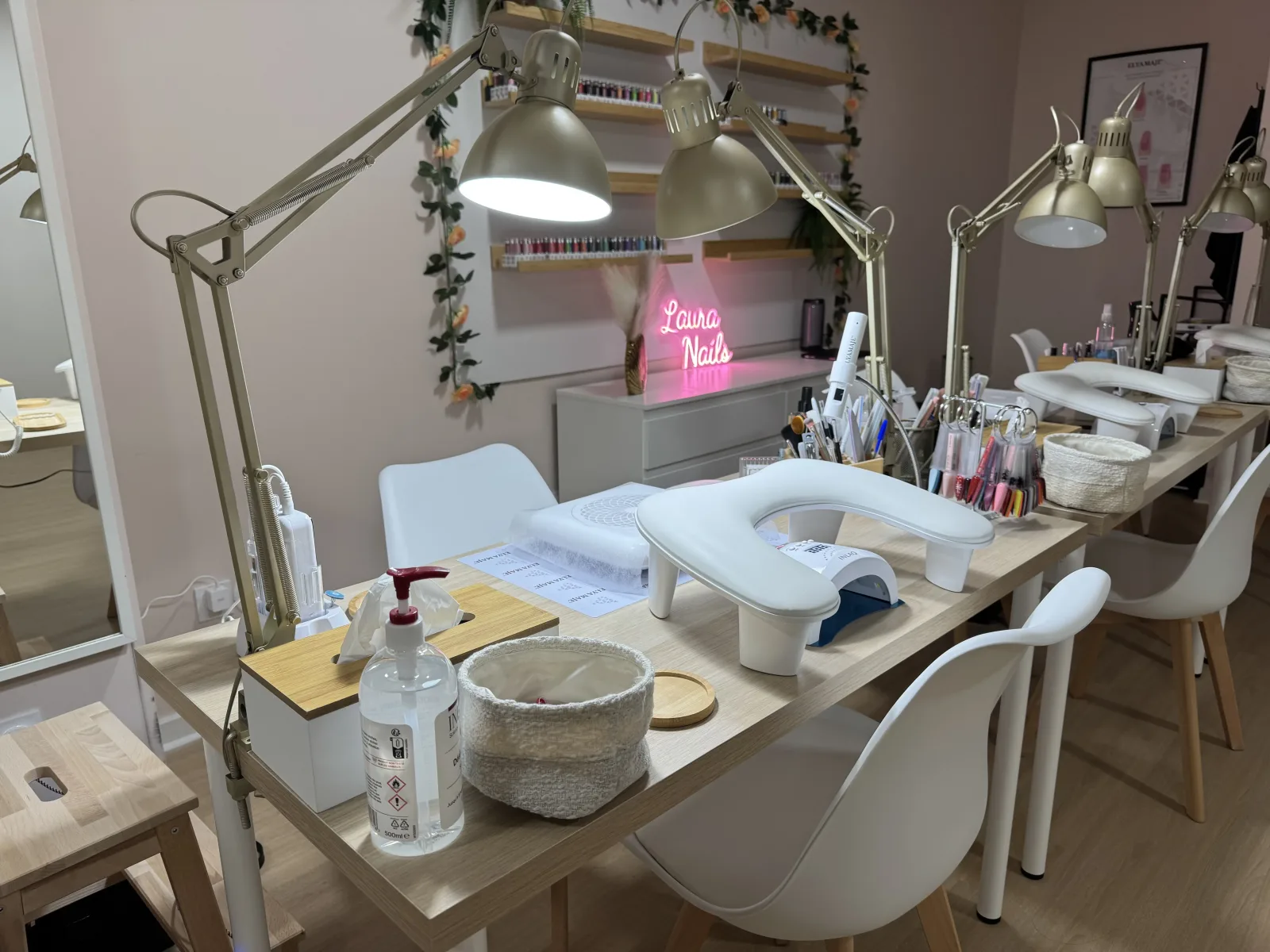 LAURA NAILS FORMATION : Prestations - Onglerie Gémenos - LAURA NAILS FORMATION : Prestations - Photo Galerie - OneBooking